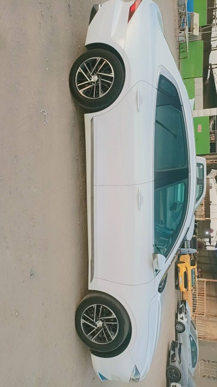 السلام عليكم
هيونداي ازيرا گراندر للبيع
موديل ٢٣
فول الفول
كفاله عامه حته الدعاميات 
لون أبيض صدفي 
رقم بغداد دولي بإسمي مشروع وطني تحويل مباشر 
حساس امامي و خلفي
حساس بلمري 
كاميرا خلفيه بلادي 
كاميرا أمامية تسجيل اثنا القياده
تسجيل شهر تستقبل رام خزن 
تبريد امامي و خلفي 
تبريد و تدفئه كشنات السايق والراكب
تدفئه كشنات الخلفي
ستيرن تدفه 
كشن السايق والعبري كهربا 
كشنات جلد بلادي 
ارضيه جلد بلادي 
قياده ذاتيه 
تحديد الخروج عن المسار 
كروس مثبت سرعه 
٣ أنظمة قياده
ايكو و سبورت و كومفورت طبيعي 
شاشة العدادات ديجيتال رقميه
تبريد مناخ منفصل
بصمة تشغيل عن بعد
 أبواب اماميه بصمه
جنطه ذكيه بصمه 
تشغيل عن بعد 
إنارة ترحيب عند الاقتراب من السيارة 
شفتات في المقود 
سايد بريك كهرباء 
اوتو هولد 
گير دگم 
غاز بلادي 
تمت إضافة خزان غاز أسطواني إضافي بلادي مع خزان الشركه الحلقي
يعني تأخذ أكثر من 160 لتر
تخم اطارات جديد قبل شهر شديته 
ويل كب قياس ١٧ بلادي
لد نهاري امامي خلفي 
تبريد ثلج
محرك 3000
6 سلندر
ماشيه 60
جديده بمعنى الكلمه 
غرفتها أوسع من أوباما 
سرعه و نعومه أثناء القيادة 
مرايا شفط 
اشاره بالمرايا 
اربع ابواب جام أوتو 
ظهور علامه حساس لزجاج الأبواب بالشاشه إذا كان هناك نزول قليل عند إطفاء السيارة 
الاناره الداخليه لد ثلجي بلادي 
بعد بيها هواي موصفات  

معرفت السعر اتصل
أو وتساب وخادمكم
***********
