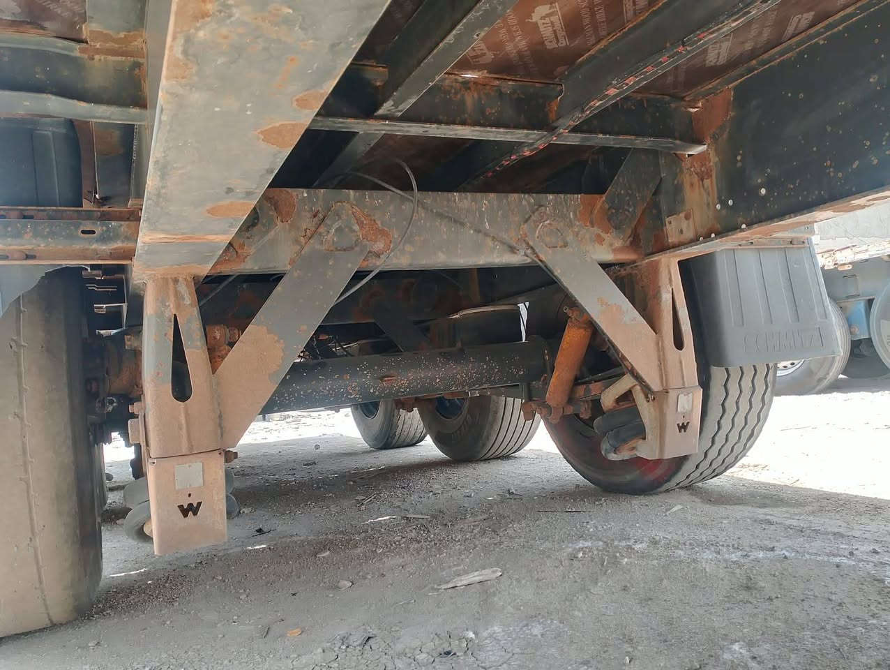 عربانة شمتز للبيع مكاني بصرة قضاء الزبير قرب صيطرت الفيحاء السعر ٣٥وبيها مجال بصيط مكفول من كلشي ***********او***********
