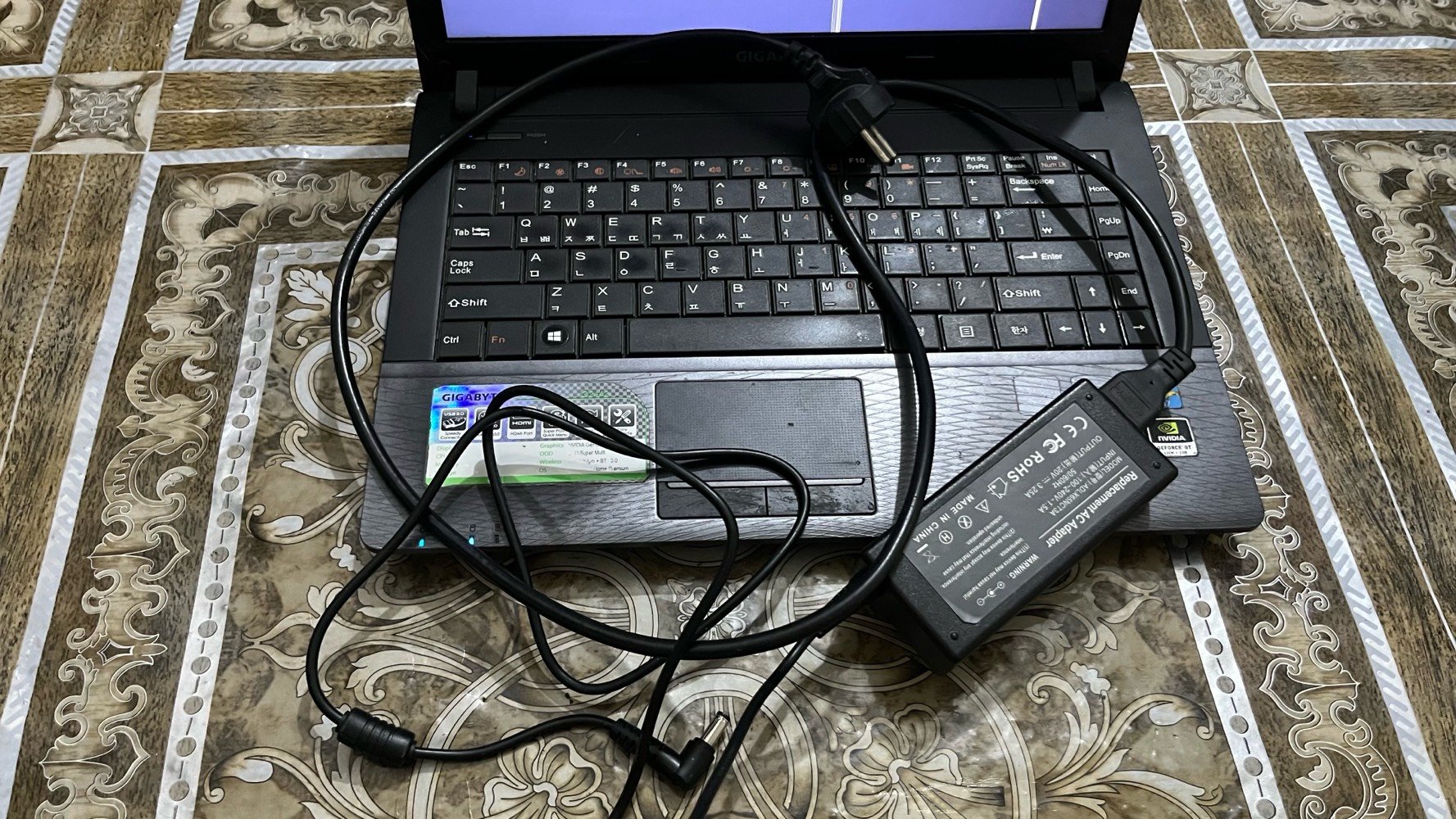 i7 جيل ٣ • GT 630M • شاشة خطوط