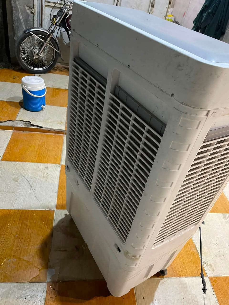 سلام عليكم كونفيره البيع مستخدم قليل سعر ١٢٠ وبي مجال ***********
