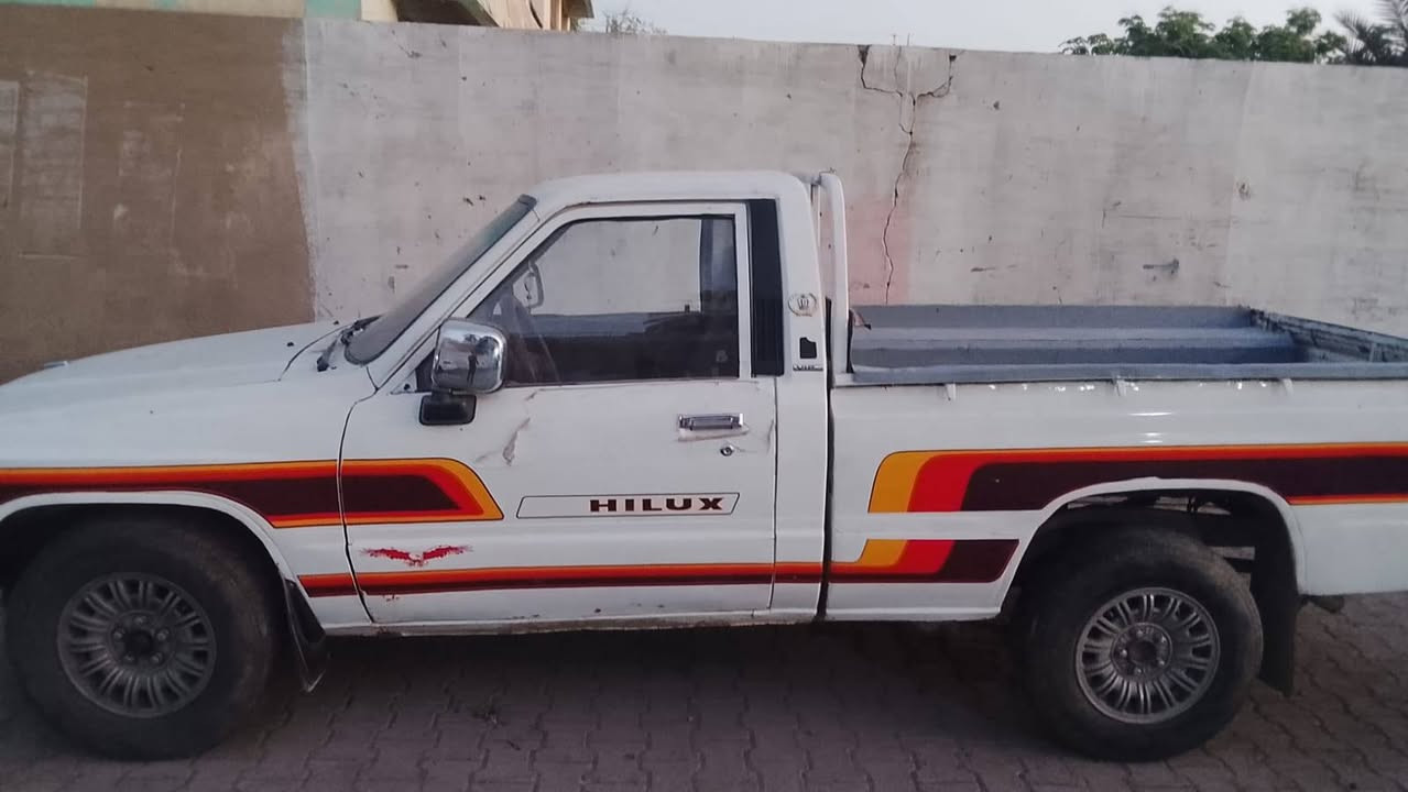 سلام عليكم بيكم هايلوكس تويوتا موديل 85 محرك نضيف 
سياره جديده حلو واحلاه من الصوره معمره تعمير كامل صاحب السياره بل الكوت تحويل مباشر السعر 37 بيه مجال 
العنوان بغداد الشعله رقمي ***********
