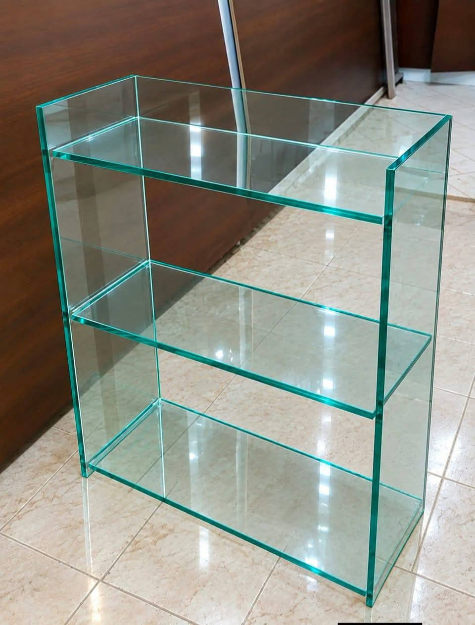 اعمال زجاجيه متنوعه وتصاميم مختلفة........*********** ...واتساب

نص مكتوب في الصور:
- ALUMINUM