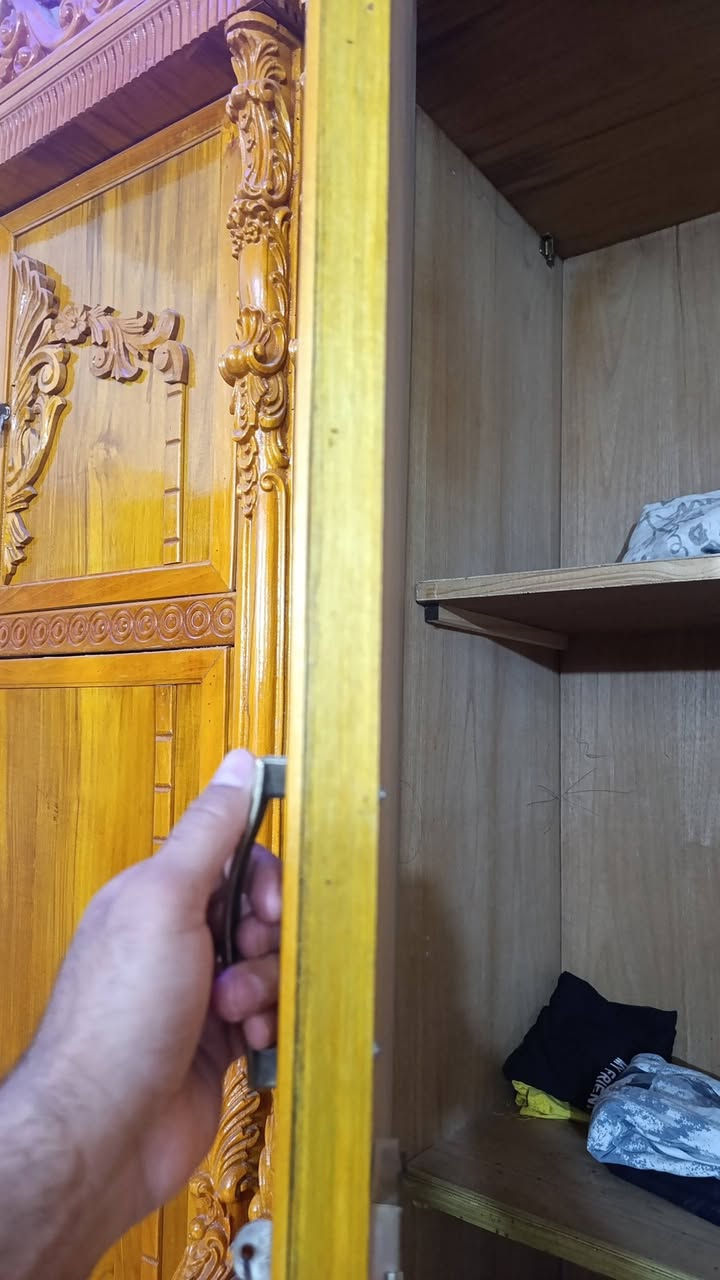 صاج ملكي موديل حديث خشب زان اخت الجديده عنوانها بغداد الزعفرانيه سعر مليؤن و ٧٥٠ الف قابل للتفاوض وبخدمتكم وبلعافيه ع ياخذها ...
