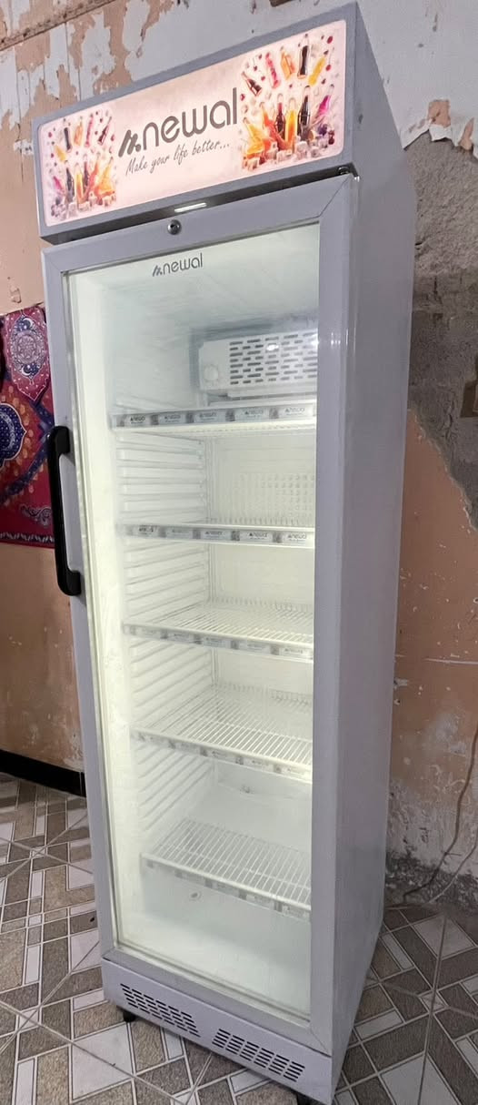 عارضة مشروبات • مستخدمة ٣ أشهر • شركة نوال