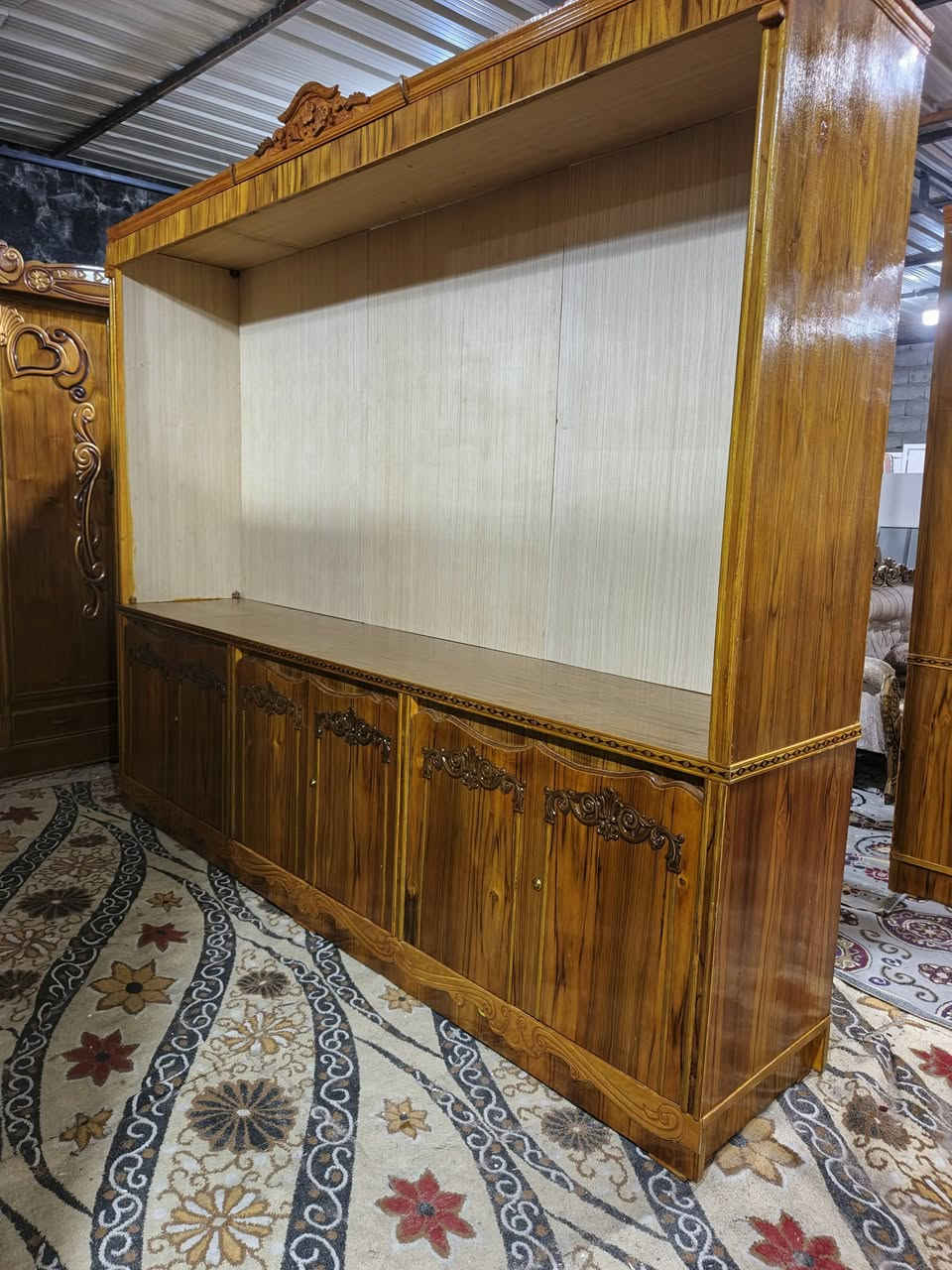 إسلام اعليكم كلشي متوفر في معرض ومزاد الامير ***********
