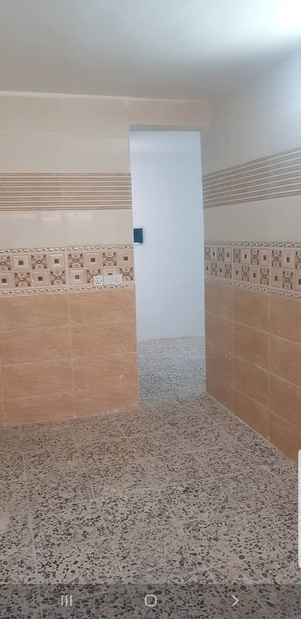 السلام عليكم دار مساحة ١٢٠ متر بغداد الشعلة الدوانم شارع ابو دراج *********** السعر ٦٢ مليون
