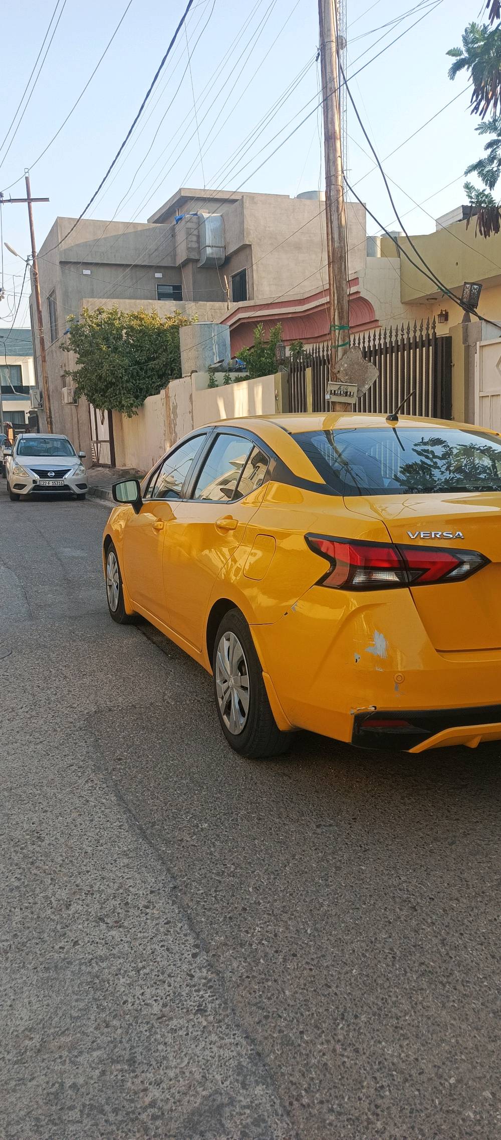 نيسان فيرسا 2020  السياره نظيفه ضررها فقط جاملغ معدل  وبونيد مبدل السياره تكسي 
الاستفسار عبر الرقم 
***********
***********
ممكن توضحون شنو الفئة/الموديل بالضبط لنيسان فيرسا 2020؟ وهل هي هايبرد لو بنزين، أوتوماتيك لو عادي؟: 
بنزين  كير اوتوماتيك