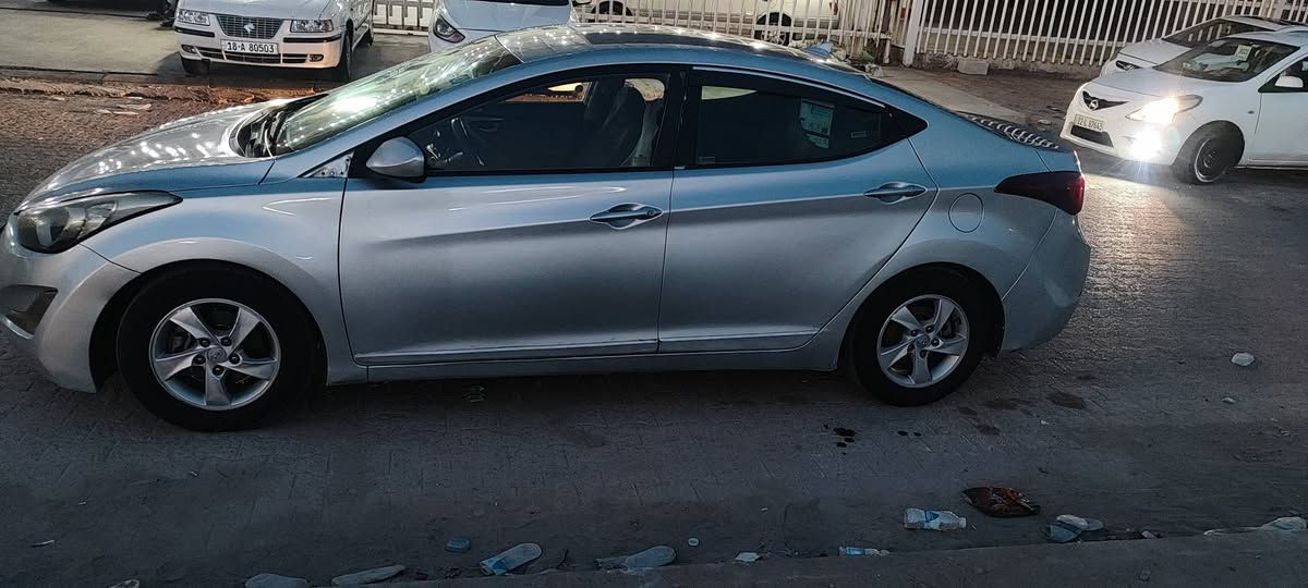 النترا موديل 14 امريكي حادث جاملغ وبنيد بدون دواخل حداديه كامله گير خير من الله مكينه 1800 خير من الله والسياره بيهة رشات گلير للجماليه السعر 90 وبيهة مجال بسيط شراي اتصل ***********
