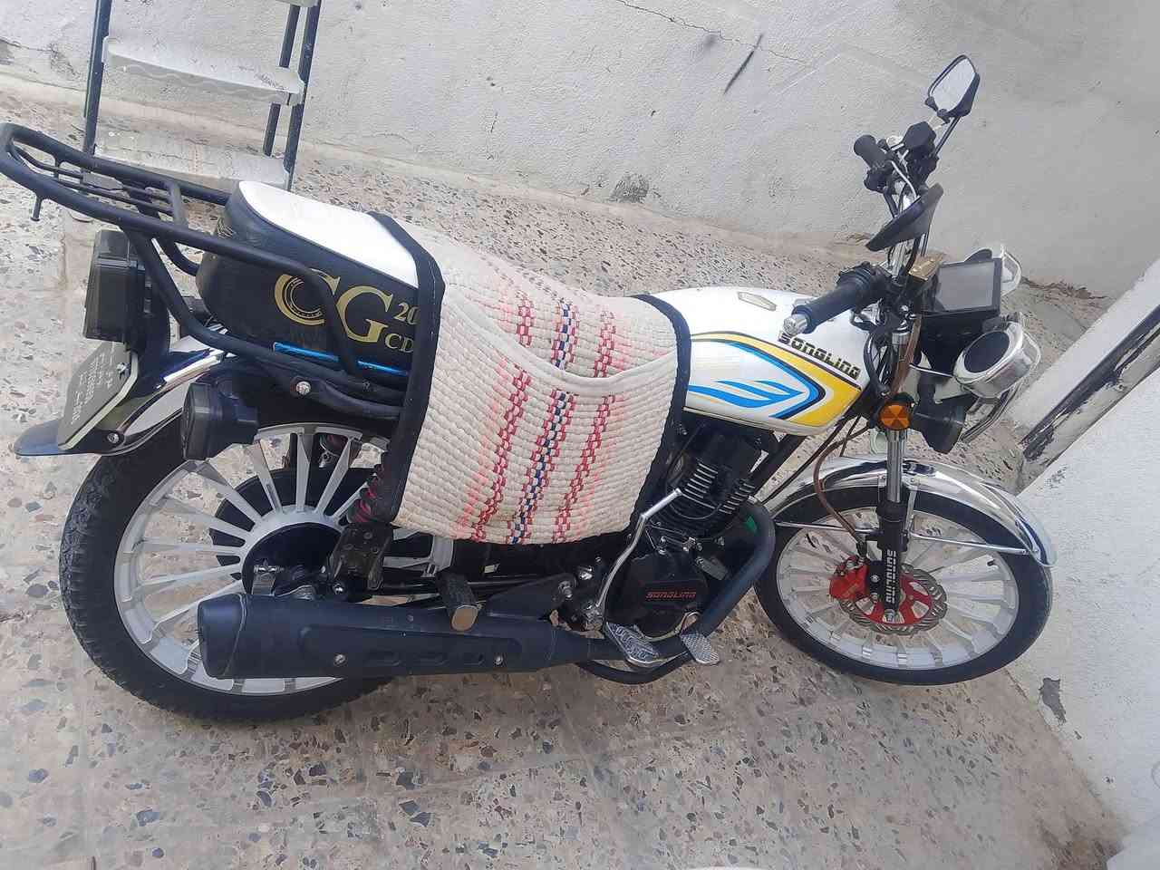 دراجه للبيع موديل 26 ضاقته زنجيه السعر 950 بها مجال بسيط ***********
