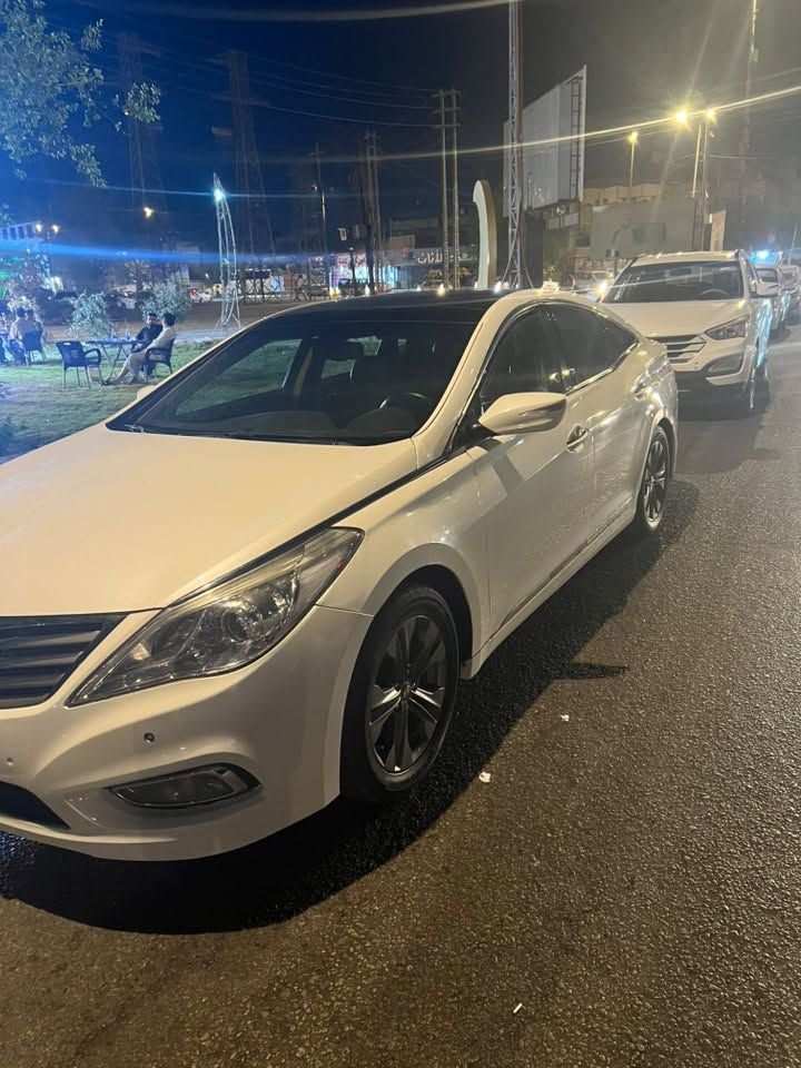 سلام عليكم ازيرا  مديل ٢٠١٢ بيهة ثلاث قطع ول شواصي مليوحة بسيط  سياره خليجي فول مواصفات كفاله كير محرك حداديه وتبريد عل شرط 
السعر 86$ورقه بيهة مجال عنوان نجف كوفه 
الاتصال***********
