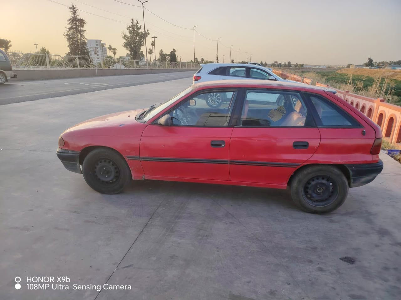 السلام عليكم 
أوبل استره للبيع
موديل1993
محرك وكير شرط
كير توماتيك بلادي
كهربائيات كلها شغاله
شرط الوكالة والتحويل
سياره حلوه وجاهزه 
السعر 32 وبيها مجال 
مكان السيارة حي النور
للتواصل 
***********
***********
