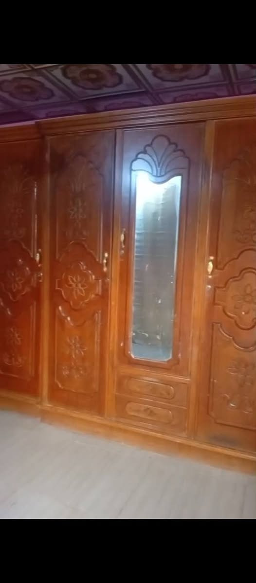 غرفة نوم نجارة تزكام تتكون من كنتور 5 ابواب ميز تواليت زاوية وسرير منام نفرين السعر 550 وبي مجال العنوان البصرة شارع السيد رقم الهاتف ***********
