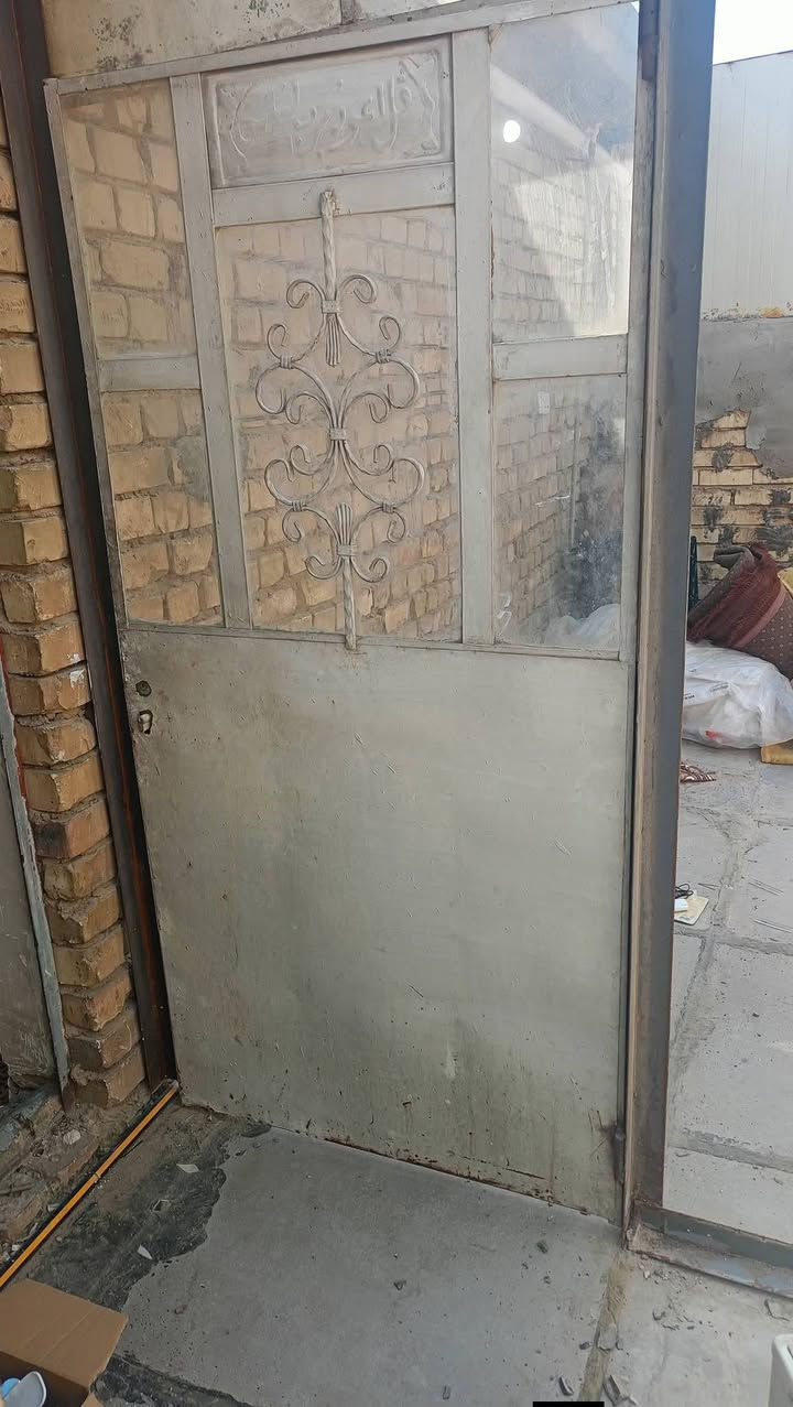 السلام عليكم
زوايا حديد وقطع سندويج وباب وشباك مال غرفة 5*4
للبيع المكان حي العامل
*********** واتساب
