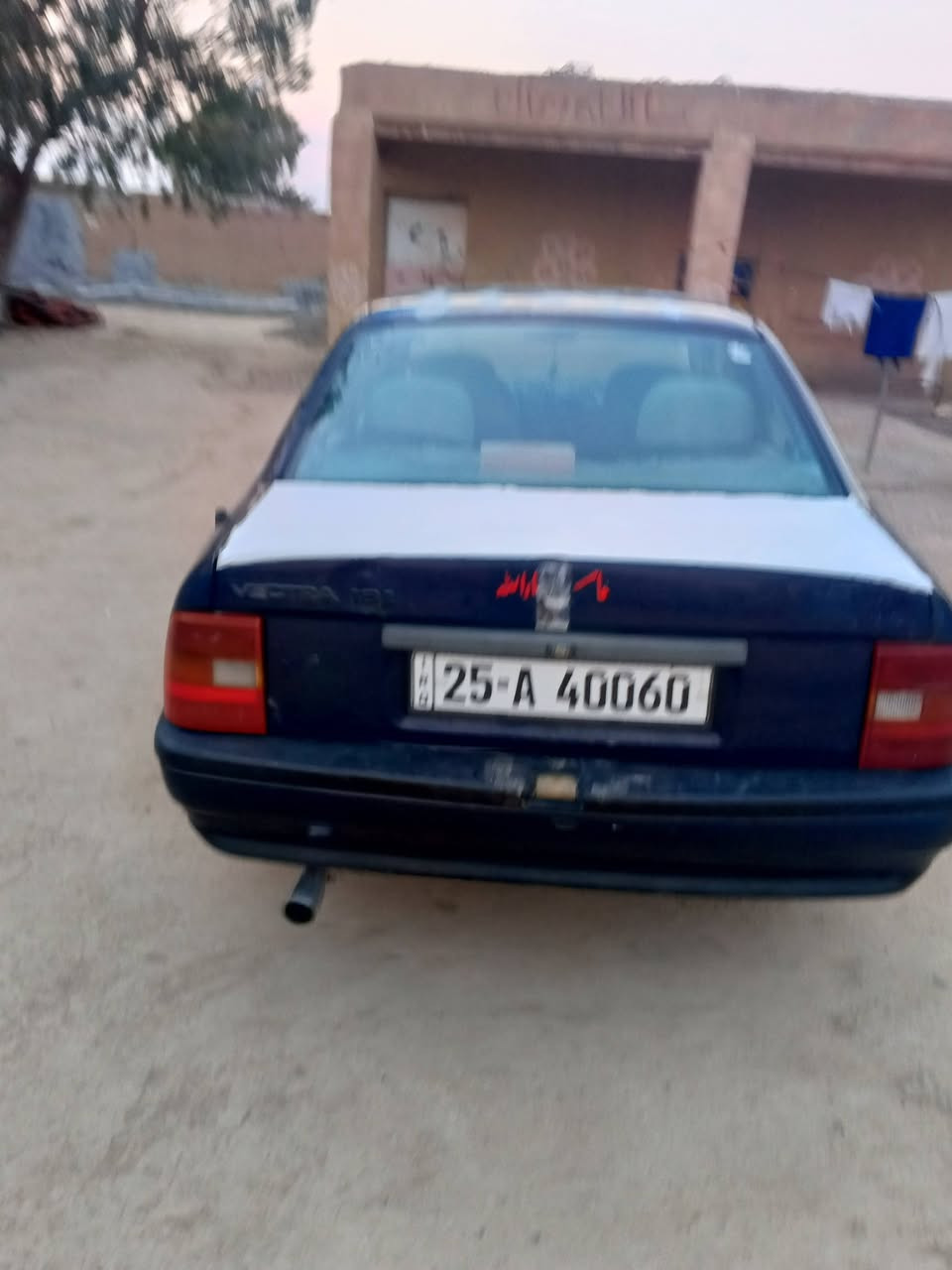 سياره أويل للبيع حجم 16 قايش عريض بسمي سنويه 30 نضيفه  موديل 91 شرط سعره 35 موبايل ***********
