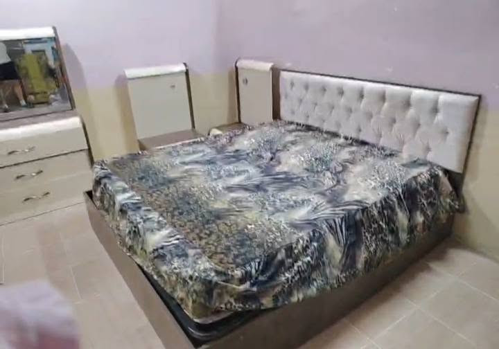 غرفة نوم تركي شراي يدخل خاص

نص مكتوب في الصور:
- HONOR X9d