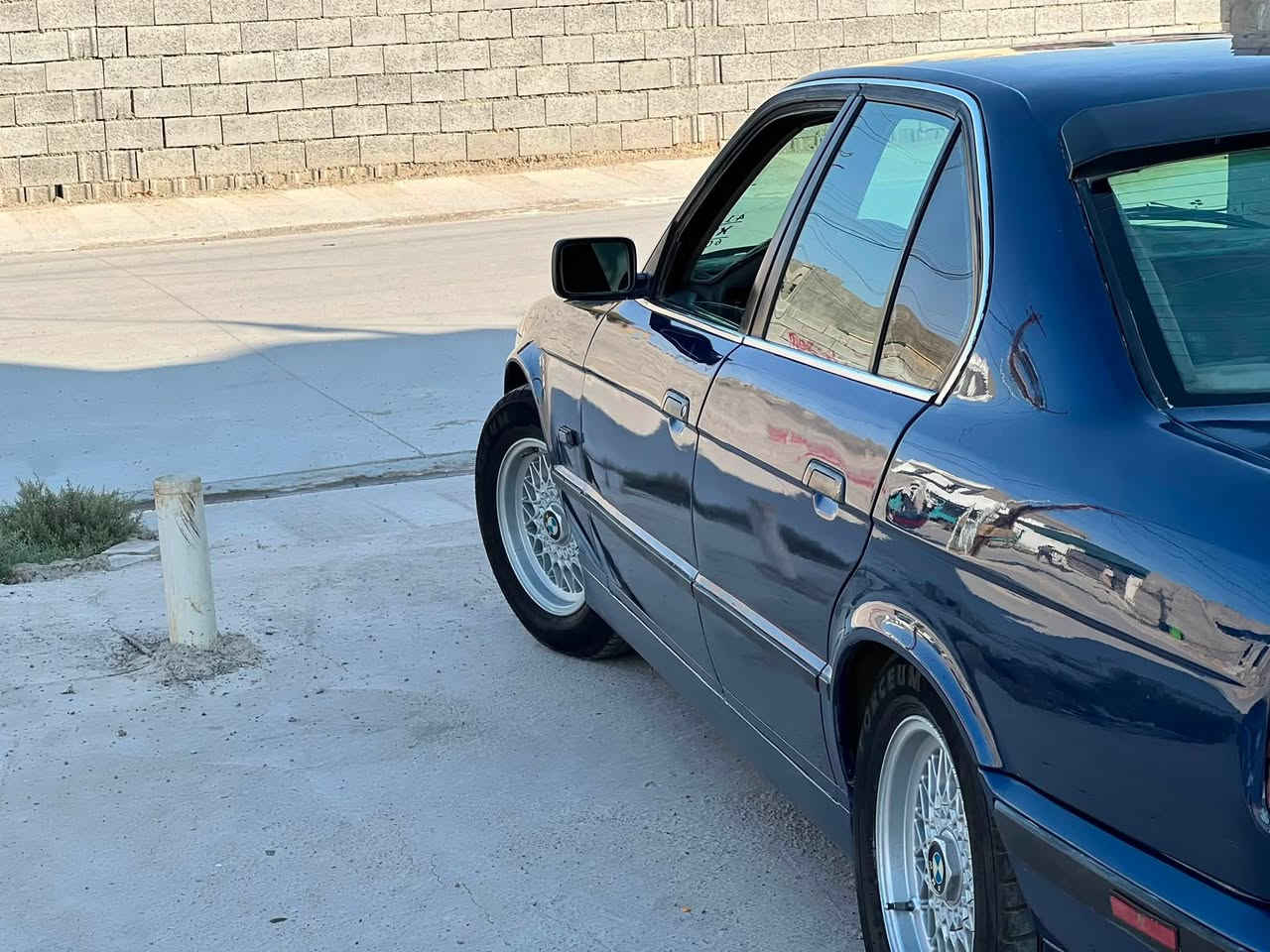 السلام عليكم
بی ام دبليو ٥٢٠ i
كير و محرك ٥٢٥ فانوس 
موديل ١٩٩٢ 
تبريد ثلج ❄️ 
رقم سنوي جديد ٣١
ويل مشبك بلادي تايرات شبح
دبل ايرباگ سستم ايرباگ موجود
كوبون بانزين 
مكان السيارة كركووك 
السعر ٥٠ بيه مجال  
رقم - ***********
