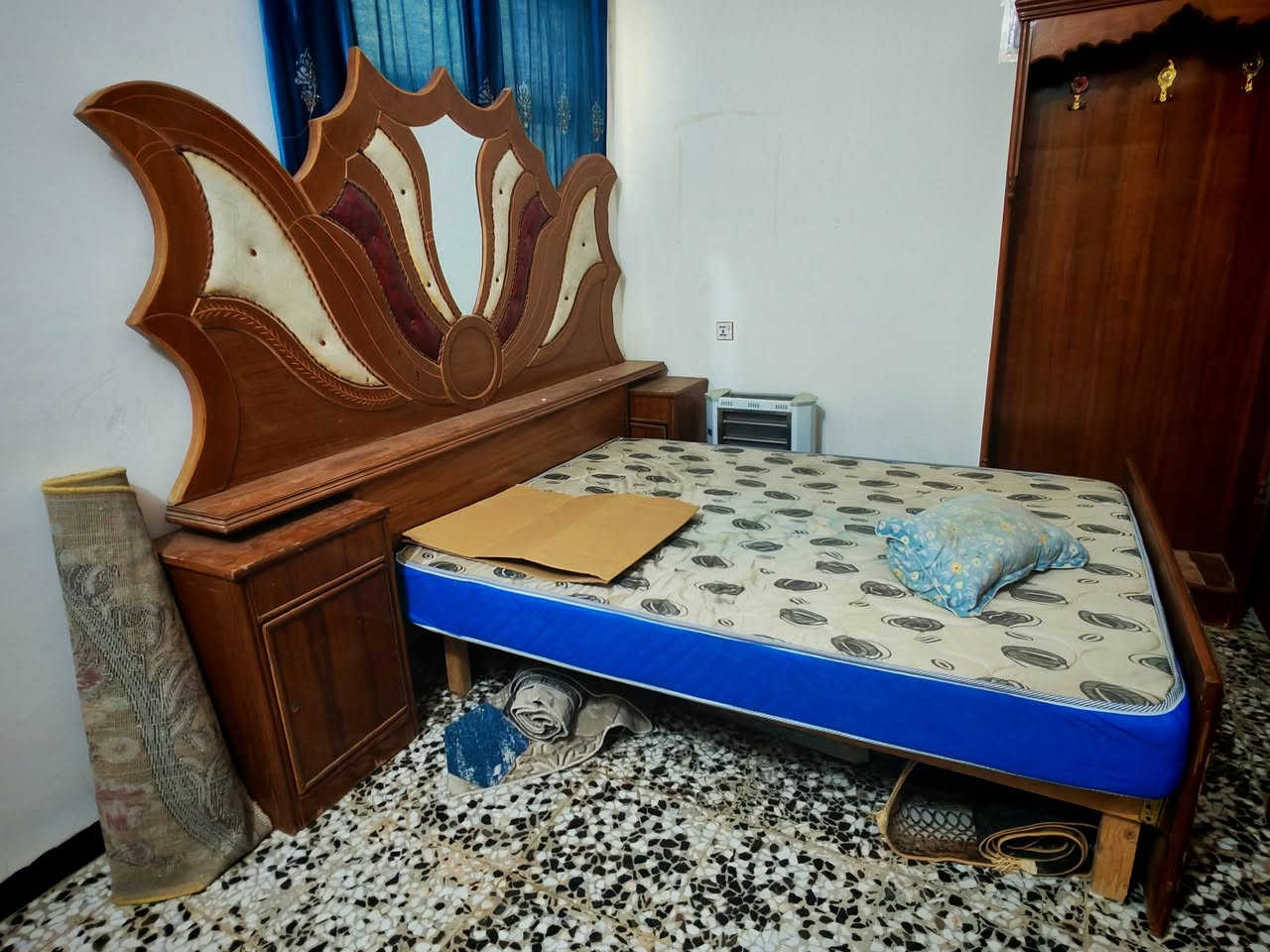 غرفه خشاب لل بيع سعر 900 الف لل تواصل ***********
