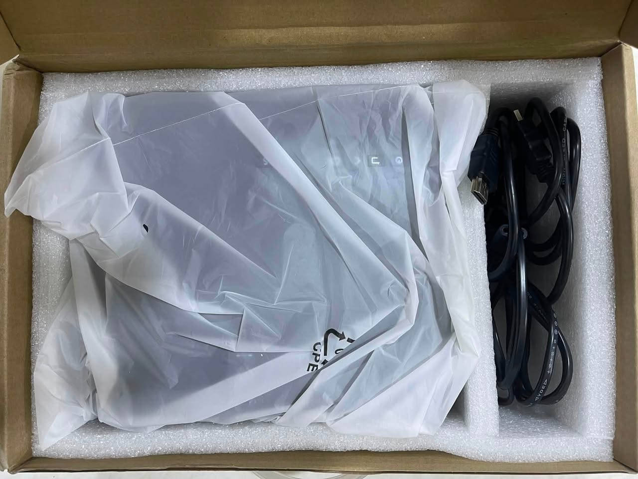 داتا شو wewatch v50 استعمال بسيط جداً اخت الجديدة 
السعر : 45 الف
ما عندي توصيل مكاني بالدورة
***********

نص مكتوب في الصور:
- WEWATCH V50 230 ANSI lumens 1080p NATIVE 2.4/5G Bluetooth 5.0