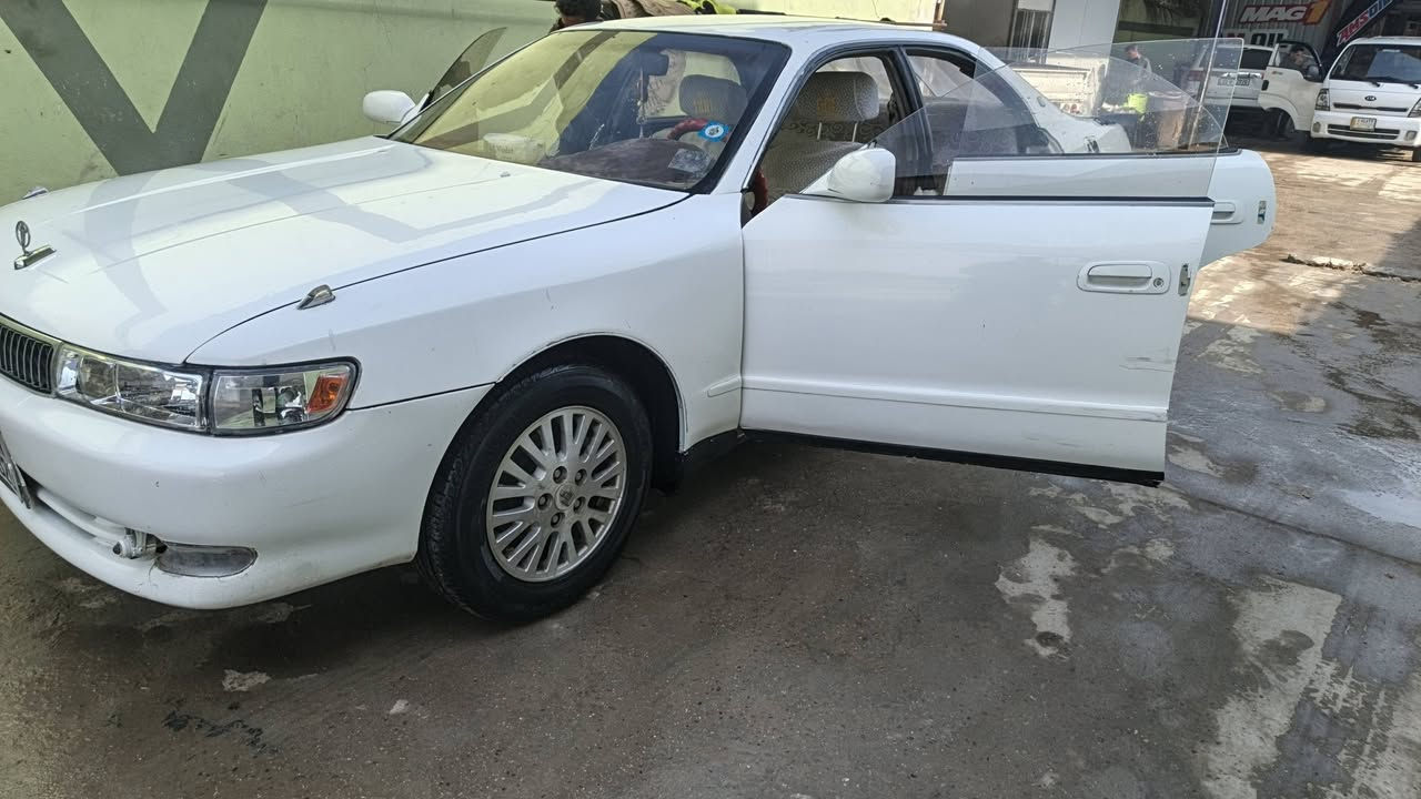 سلام عليكم شيزر 93للبيع
رقم نجف دولي بسمي 
مكينه 2500
مكينه وكير مكفولات 

تبريد شغال ثلج
بيها ضربه بصيطه بالجاملق جهه السايق امامي 
وبيها دحجه مال ستوته بالباب خلف السايق 
باتري جديد سلف جديد 
والشراي بخدمته مكانها بالنجف 
كل التفاصيل ذاكرها 
وحتى السعر 46وبخدمته الشراي 
خاص او ع الرقم ***********
