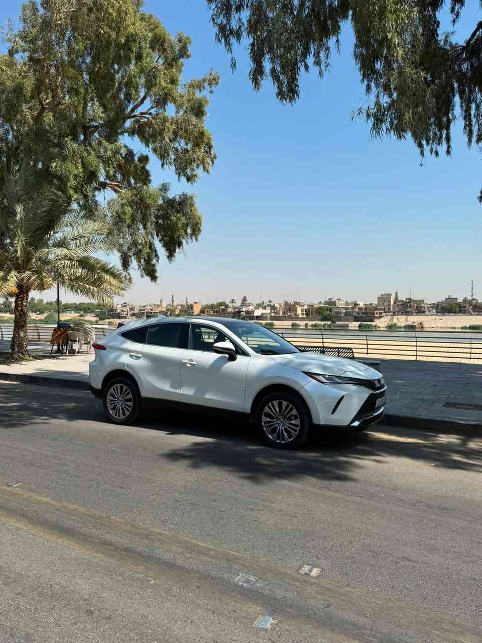 السلام عليكم 
toyota venza 2024 تويوتا فينزا لمتد هايبرد 
 
وارد امريكي حادثة بابين وجاملغ جهة السايق 
مبدل ومصبوغ بيه ايرباك بردة فقط 
ماشية 36 الف ميل 
فول مواصفات 
داخل تو كلر ،داتاشو ،بانوراما ،رادار امامي ،5 كاميرات 
كشنات جلد ، كشنات امامية تدفئة تبريد ،شاحن وايرلس
اوتو بارك، تشغيل عن بعد ، مانع تصادم، مري كهرباء 
نقطة عمياء،تحديد مسار ،ابل كار بلي ، قطعتين تبريد 
باب خلفي كهرباء ، شاشة كبيرة ، سستم صوت JBL
رقم بغداد جديد تحويل مباشر 
مكان السيارة بغداد الكاظمية 
السعر 26,500$ يعني 265 ورقة وبيه مجال
للاستفسار اكثر ***********
