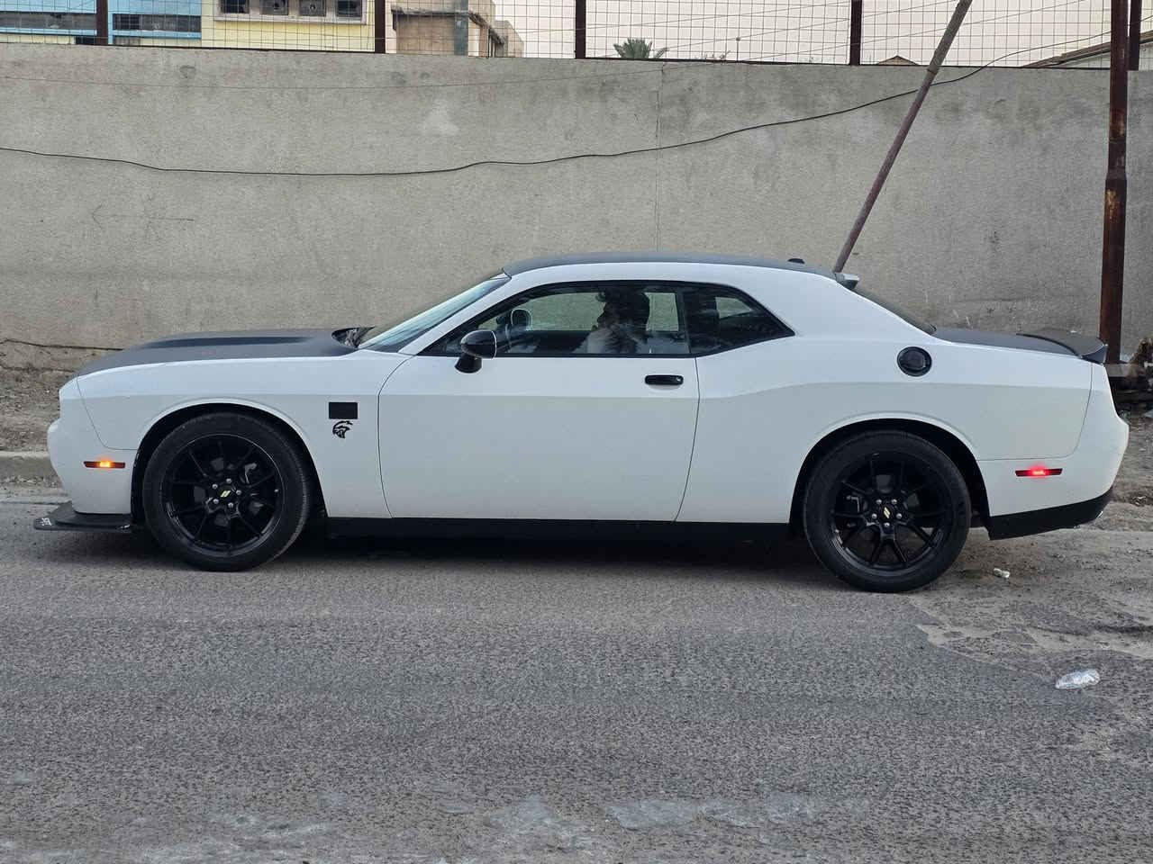 بسم الله الرحمن الرحيم
((السونار بالمنشور صور الحادث بالمنشور)) 
دوج جالنجر SXT تو ويل 2019 محرك 3600
رقم اربيل بأسمي يعني تحويل ثاني يوم
*مواصفات:
بصمة تشغيل
تشغيل عن بعد
شاشة وسط كاربلي بلادي
كامرا خلفية
شفتات استيرن
حجر بيئة بلادي
لايتات زنون
ويل حجم 20
تخم تاير جديد
دهن امزويل كله ابدللها
السيارة ماشية 85 الف مايل
#السعر162ورقة
مكاني بغداد حي العامل
***********
الخاص مغلق اني مكلف بالنشر وهذا رقم صاحبها
