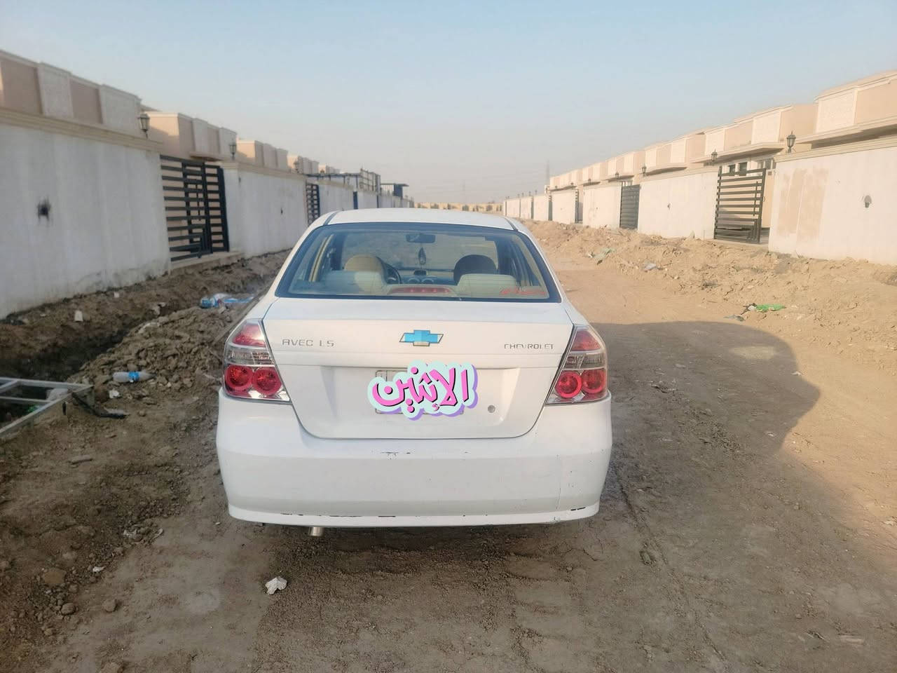 افيو ١١ اوتو مفتوح سيارة جاهزة بيها صبغات ابيع حزام مابيها دواخل
سعر ٥٣
***********

نص مكتوب في الصور:
- الإثنين
- الابنين