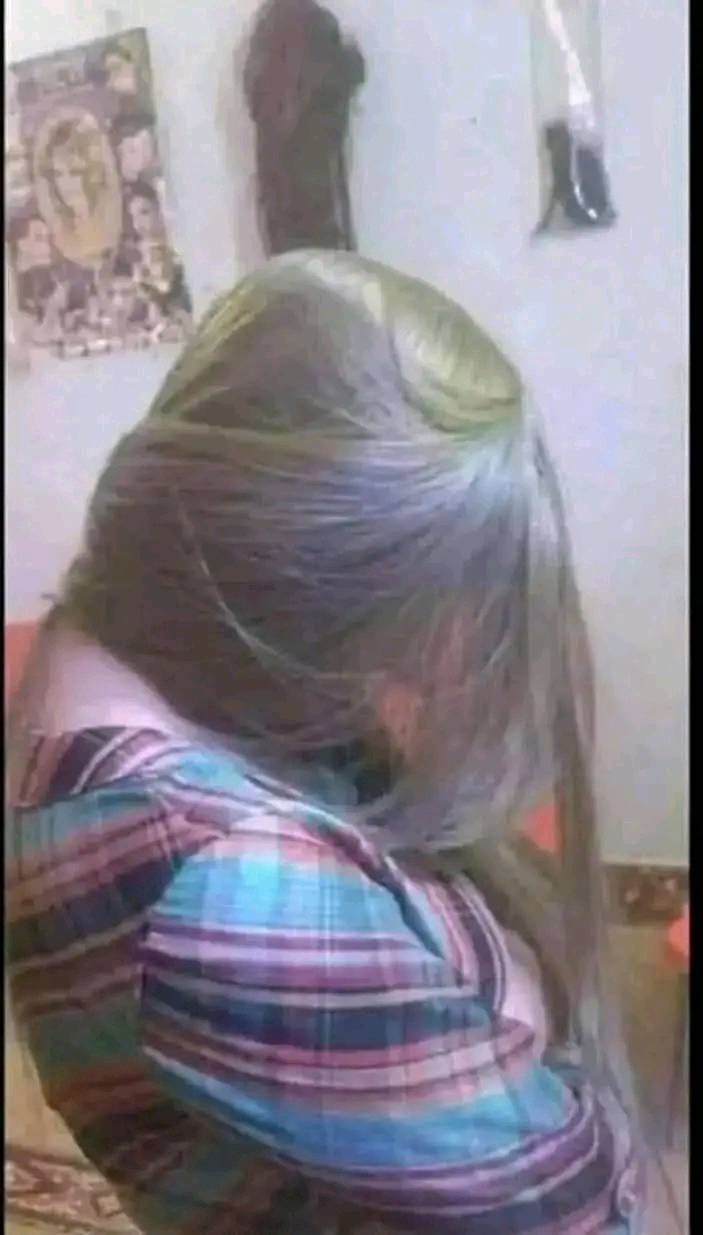الف رحمة ع والديكم العدلين والمتوفين هذا رزقي واذا خليتولي كم ملصق مياثر عليكم 
ولله العضيم اطيكم زيت للرجال وللنساء اذا  ماطول وقف التساقط وثخن شعررج فلوسج تررجع زيت بل عشاب يجنن وريحته  تخبل اخمره مده سبوع يلا ابيعه ينطي مفعول اكثر 
تدعلي واني حلفت بعد
 هاي نتيجه شعري ونبي يجنننن وعن تجربة وربي ويبقه ذمة بركبتي اذا مفادكم اجاوب كلشي ؏ خاص ولله العظيم كل فلس بي يسوه
توصيل مجاني وشرط اذا مو نفس النتيجة التردوها ترجع فلوسكم ولله.   @أبرز المعجبين