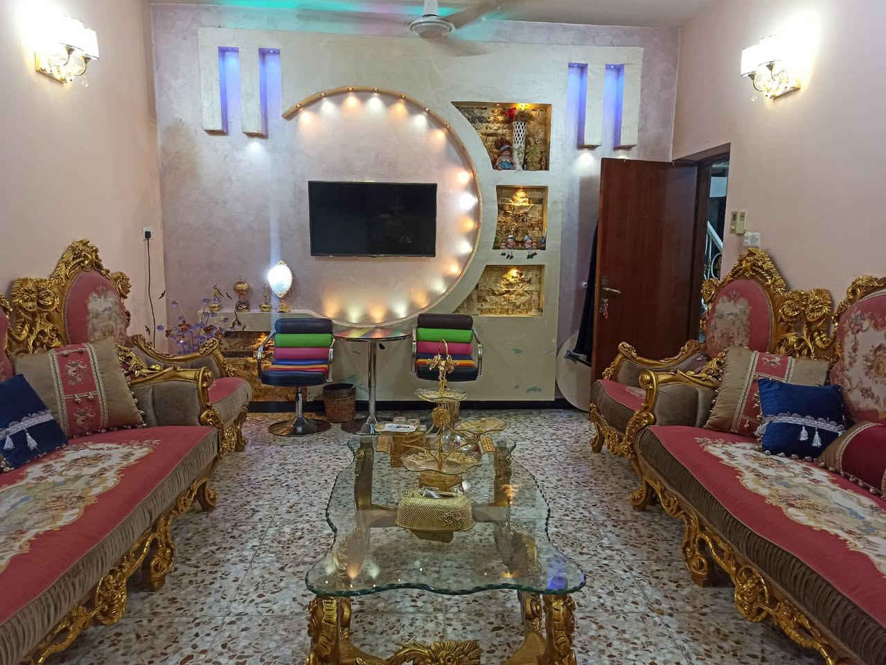 🏡 دار لــلــبــيــع – حــي الــجــزائــر
━━━━━━━━━━━━━━━━━━━━━━

📍 الــمــوقــع:
بــابــل – حــي الــجــزائــر – خــلــف مــســتــشــفــى الــحــيــاة

📐 الــمــســاحــة: 175 مــتــر

📜 نــوع الــســنــد:
طــابــو زراعــي – ســنــد 25

━━━━━━━━━━━━━━━━━━━━━━
🏠 الــدار مــكــونــة مــن طــابــقــيــن:

🔹 الــطــابــق الأول:
🛏️ غــرفــة نــوم
🛋️ اســتــقــبــال + هــول
🍳 مــطــبــخ
🚿 مــجــمــوعــة صــحــيــة مــعــزولــة

━━━━━━━━━━━━━━━━━━━━━━
🔹 الــطــابــق الــثــانــي:
🛏️ غــرف نــوم عــدد 2
🛋️ هــول
🚿 مــجــمــوعــة صــحــيــة مــعــزولــة

━━━━━━━━━━━━━━━━━━━━━━

💰 الــســعــر: 128 مــلــيــون ديــنــار عــراقــي
🤝 قــابــل لــلــتــفــاوض

━━━━━━━━━━━━━━━━━━━━━━

📞 لــلــاســتــفــســار والــاتــصــال:
📱 ***********
📱 ***********

🏢 مــكــتــب عــقــارات أَبــراج بــابــل

📍 عــنــوان الــمــكــتــب:
بــابــل – حــي الــجــزائــر – مــقــابــل الــجــســر الــدولــي – قــرب مــطــعــم الــبــســتــان

━━━━━━━━━━━━━━━━━━━━━━
