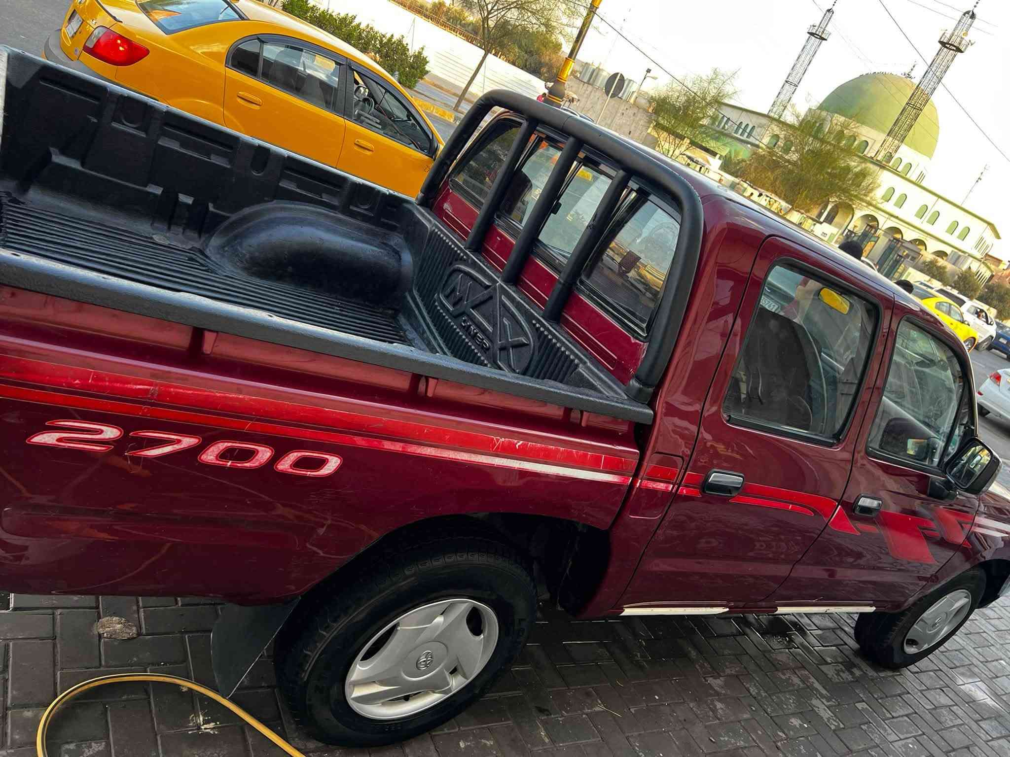 بيك اب تيوتا موديل 2000
لوحاتها جديده اسبوع القادم الأستلام هزه جديده 
بدون ضرر السياره بلاديه 
تدفئة 
تبريد 
محرك وكير بشرط 
السعر110وبيها مجال بسيط السياره مناقصها مصرف وكامله 
للأستفسار ***********
