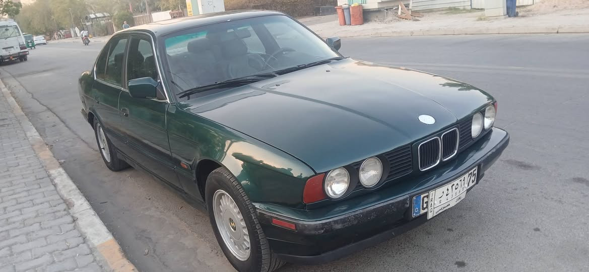 السلام عليكم للبيع بيئم  موديل 91 لون زيتوني حجم 525 رقم بغداد بسمي كير ومحرك وتخم تاير وتبريد مكفولات لسياره جديده مال جني لسعر 55 مكان بغداد لرقم ***********

