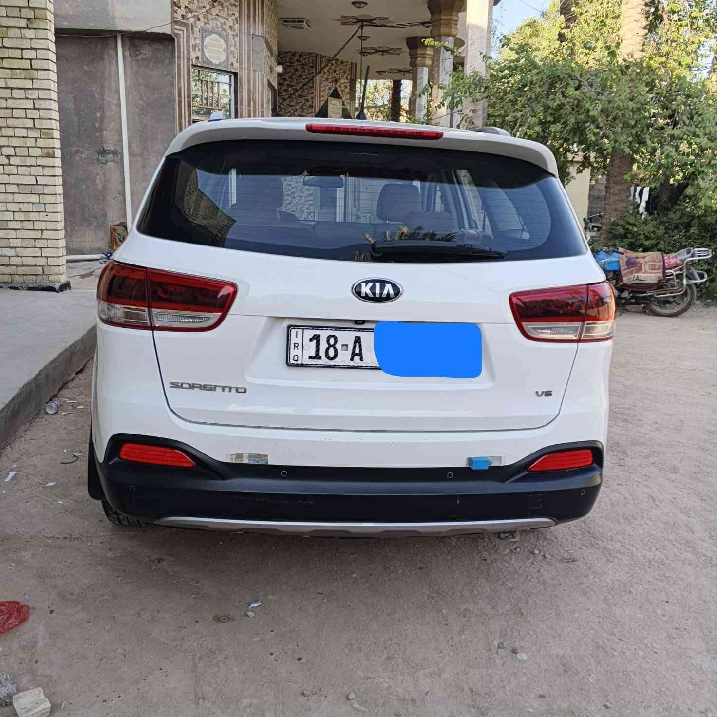 سورنتو خليجي ٧ راكب ٦ سلندر مكينه مامفتوحه باسمي السيارة بيها جاملغ وباب تبديل مؤسسة بدون دواخل وربع باب الخلف السائق صبغ وكلير التكمه الاماميه بدون تعمير مكان السيارة كربلاء السعر ١٦٠ $. ***********
