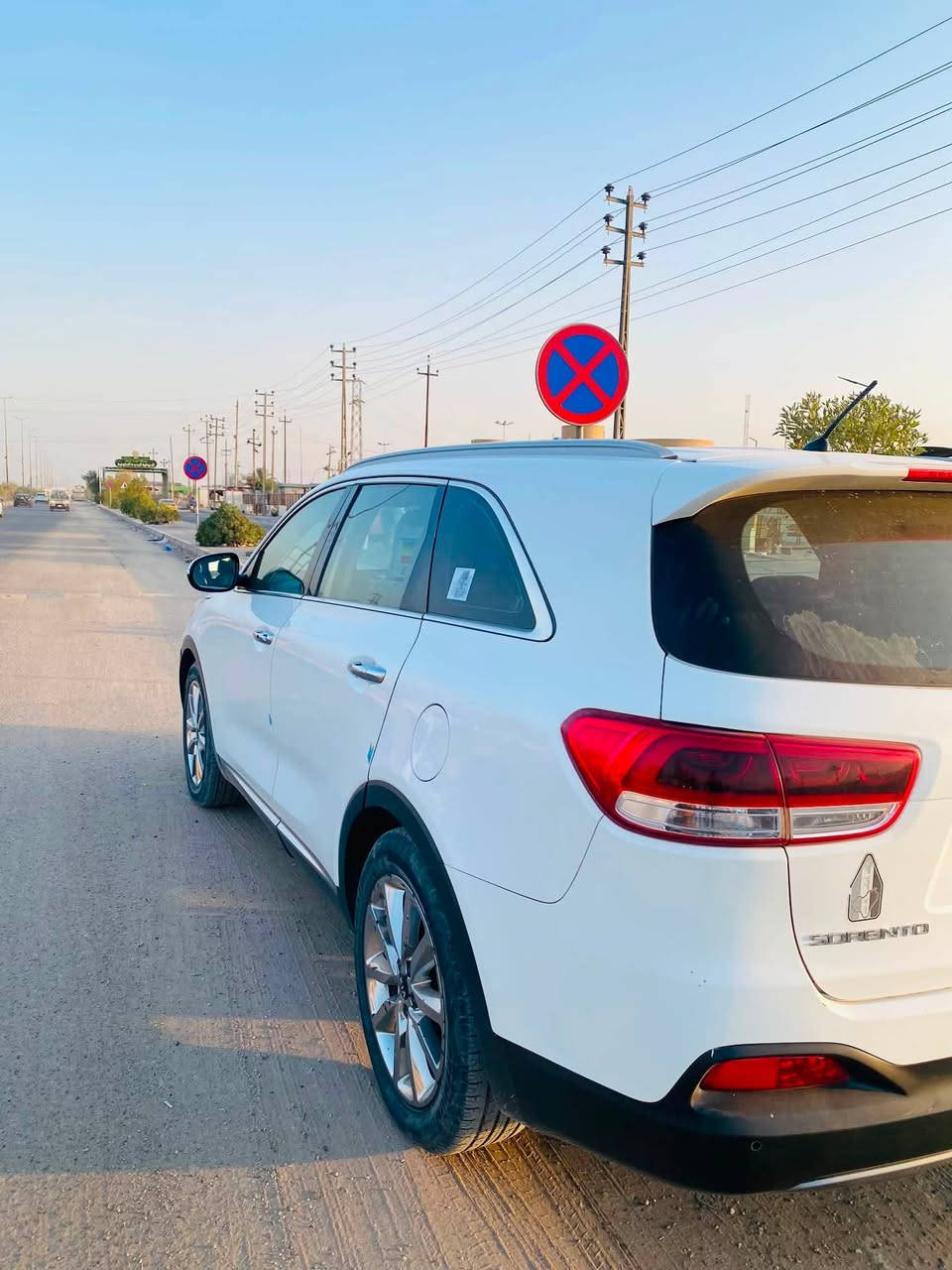 السلام عليكم
سورنتو 2018 خليجي رقم بغداد للبيع 
V6
7 راكب 
3 قطع تبريد 
بصمة نضام ترحيب
كشنات الاماميات كهرباء 
شاشة صغيرة مع كامرة دوارة
مري شفط 
مواصفات السورنتو معروفة 
بيها باب الخلفي الايمن مبدل بدون داخل ابد فقط الباقي كفالة
السيارة جاهزه من كلشي حدادية هستوني مسويها امامي خلفي تبريد جديد وتخم تاير جديد والسيارة جاهزه على اخر حباية مال جناي مكينة وكير بجيس لا مفتوحة ولاتنقيص ولاتبخير ابد
السعر 200 وبيها مجال للشراي 
مكاني الديوانية الشافعية 
***********
رجائاً بدون كسران ماعجبك السعر الله يرزقك بالاحسن منها 
فقط بيع بدون مراوس
