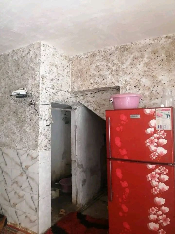 بيت للبيع بمنطقة الرشاد نهاية شارع معمل داليا خلف أفران عدي الحلفي مساحة 100 متر مربع واجهه 10 ونزال 10 صب مسلح استقبال وصالة وغرفة نوم إثنان وحده ارضي والثانية طابق ثاني السعر 28 وبيه مجال شي قليل الاتصال على الرقم *********** واتساب
