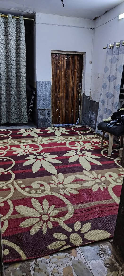 بيت للبيع/حي الرحمه مقابل سياج المستوصف موقع حلو
المساحه 115م يحتوي ع(استقبال--وصاله--وغرفه--صحيات--مكشوفات2--ومخزن--)السعر 53 وبي مجال (***********)

