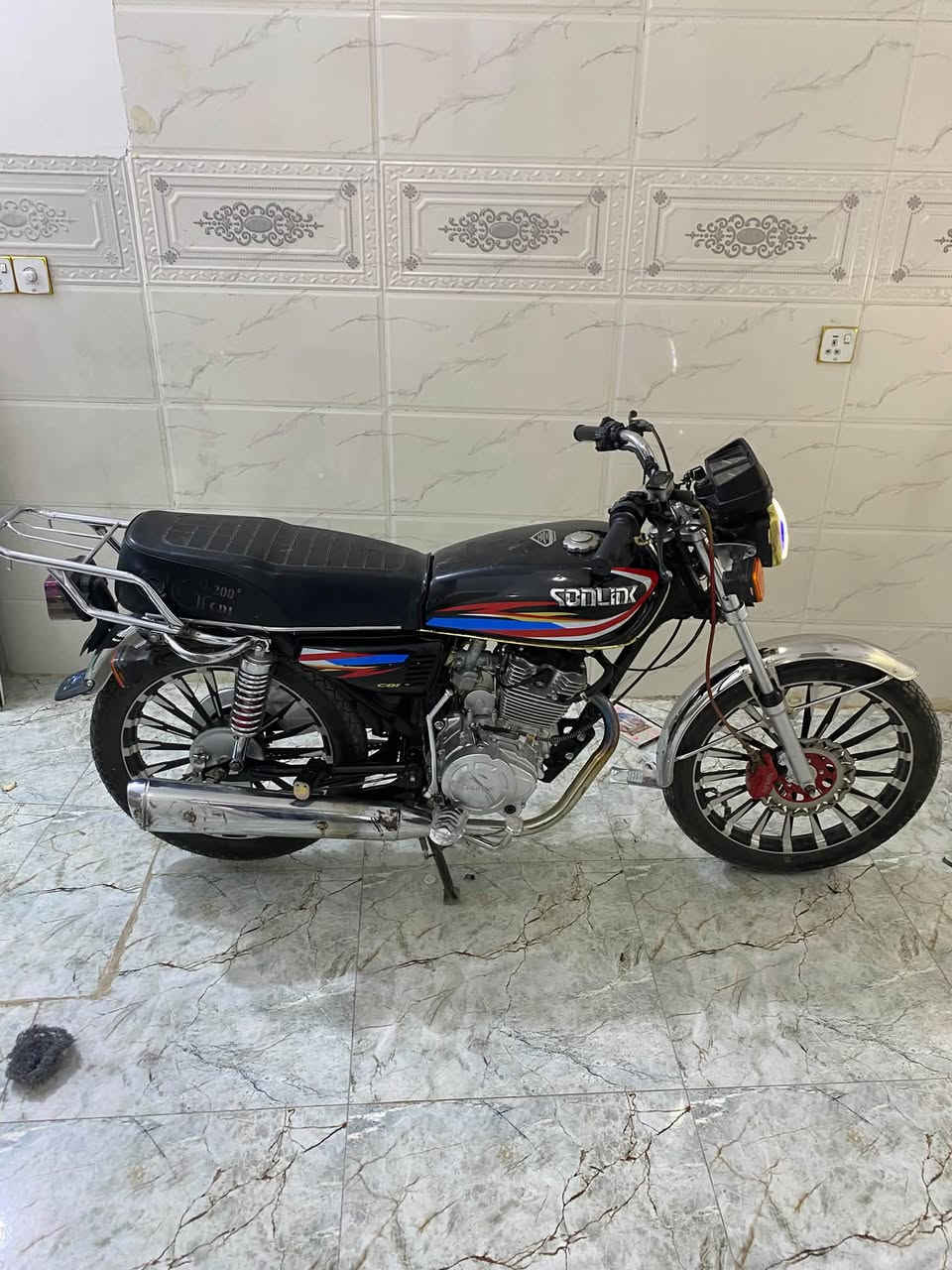 سلام عليكم دراجه 5كير سونك موديل 2025 دراجه جديد ما متعوبه دراجه أوراق سكنر محرك.,200 cc الدراجه كفاله عامه عنوان كربلاء حي العباس سعر 550،000الهاتف ***********
