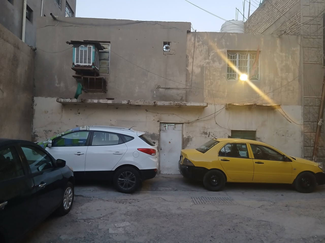 السلام عليكم ورحمة الله وبركاته بيت للبيع مساحة ١٠٠ مربع موقع بغداد الجديدة شارع المسبح قرب مروان ابو الفلافل فرع لحوم المرتضى *********** لمعرفة باقي التفاصيل غير متواجد ع الفيس
