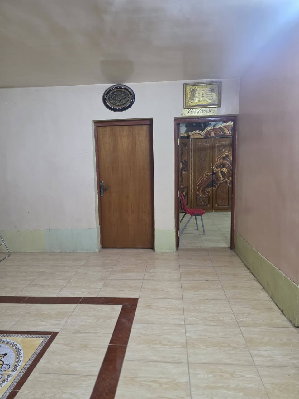 يالله يتوفر دار ٢٠٠م حي العسكري طابقين ثلاث غرف نوم وصاله واستقبال ومطبخ وصحيات كونكريت للأستفسار*********** ***********
