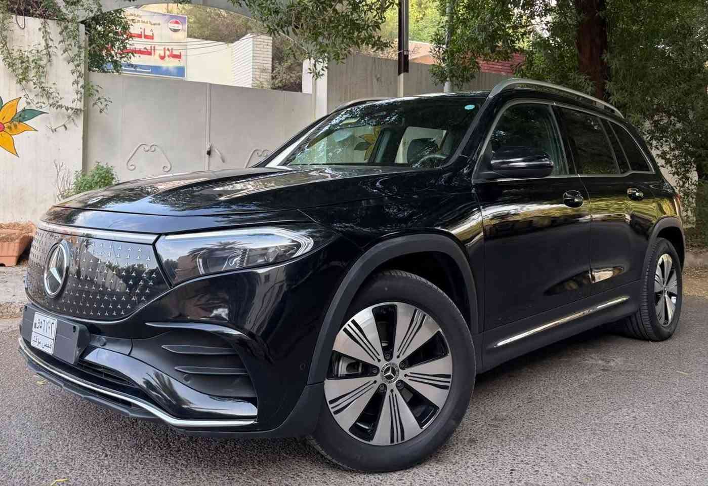لعشاق الفخامة والسواد مرسيدس EQB 250 كهربائية موديل 2024 فول كامل🖤

ال💎ـسعر🟥:: اكتب تم ويوصلك الرد خاص📮

سعة البطارية 66.5 kWh نوع Lithium-ion
تمشي لغاية 520 كم بالشحنة الواحدة
ماشية 8,000 فقط وبحالة الوكالة

المواصفات: حساسات أمامية وخلفية وجانبية
ذاكرة كشنات
كشنات جلد
إضاءة داخلية متغيرة
رادار أمامي وخلفي
عدادات ديجيتال متغيرة
تحكم ماوس بالشاشة
4 وضعيات قيادة
قيادة ذاتية

الحادث دعامية أمامية فقط مع ضربة خفيفة بحافة البنيد أثناء النقل والصور مرفقة
تصلحت وانصبغت على كدها
بدون إيرباك وبدون شاصي ومكفولة
السيارة بدون رقم 
وتنباع مرقمة بالكامل
المكان بغداد حي القاهرة

للتواصل ***********
