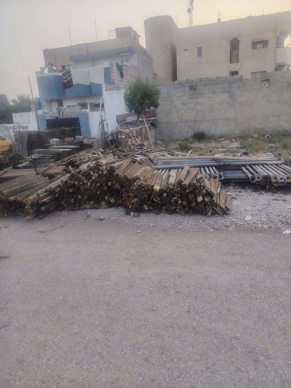 قالب • للبيع • بعقوبة المعسكر