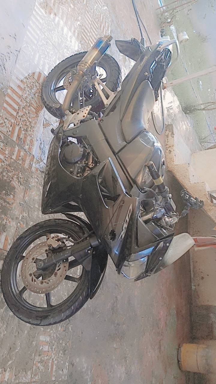 السلام عليكم دراجه سي بي ار... بطح السعر900وبيها مجال حك الجيه وإذا اكو مراوس بوكسر سهله المكان بغداد التاجي الحماميات ***********
