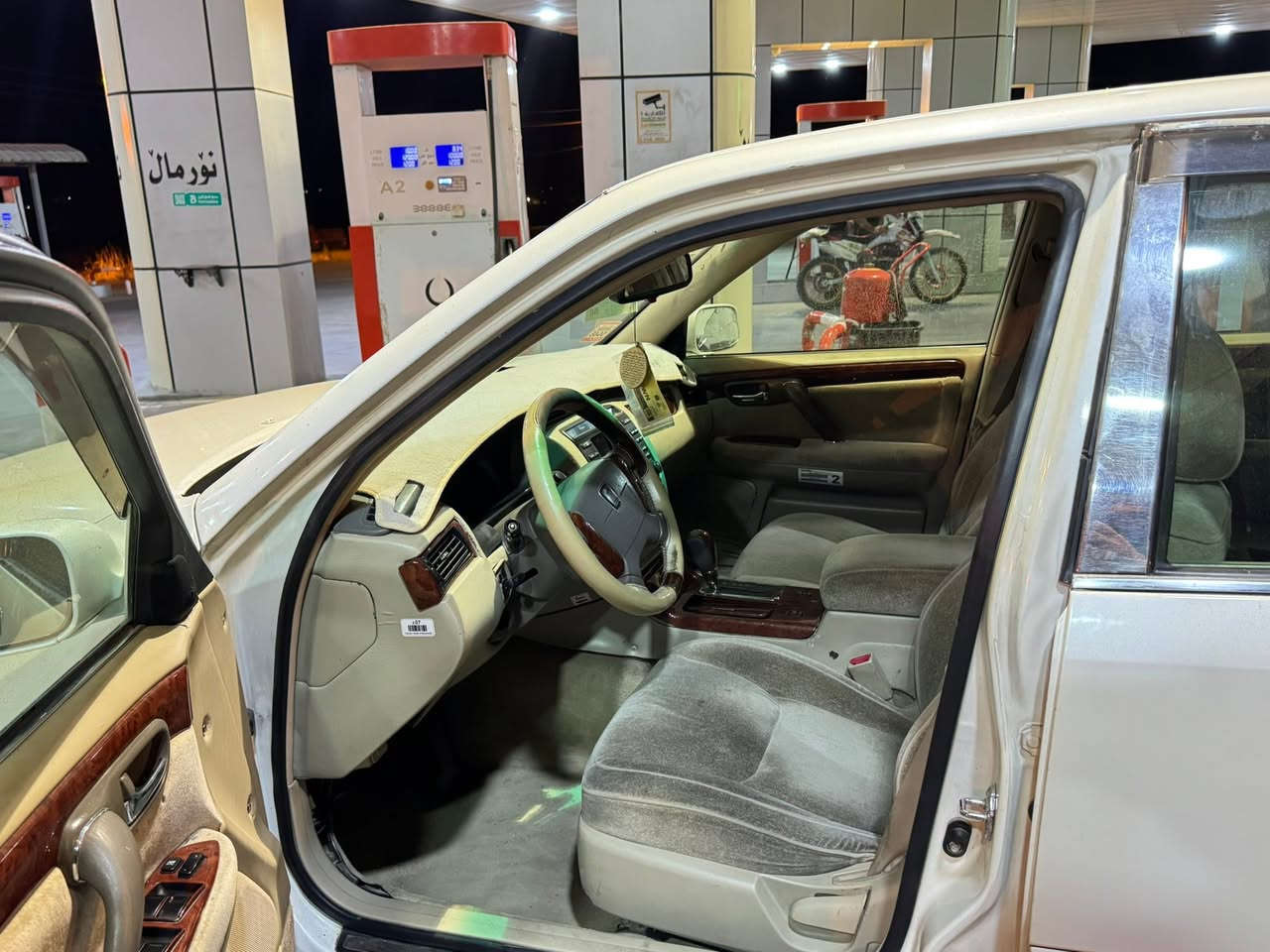 مەلیکە بڕاوە بڕاوە
کۆدی بۆ کراوە بارکۆدی پێوەیە 
مەکینە دیفۆڕی بچوکی ١٧١ 
دوو دوگمەی پەردە 
تەقە و ڕەقەی بەشەرت 
مۆدێل ٢٠٠٣ی لایت کریستاڵ 
چوار تایەی ویلی لۆکی لەسەرە 
خوار هەموو بازاڕ ٣٥ گەڵاو کەمێک مەجال
ژم/***********
