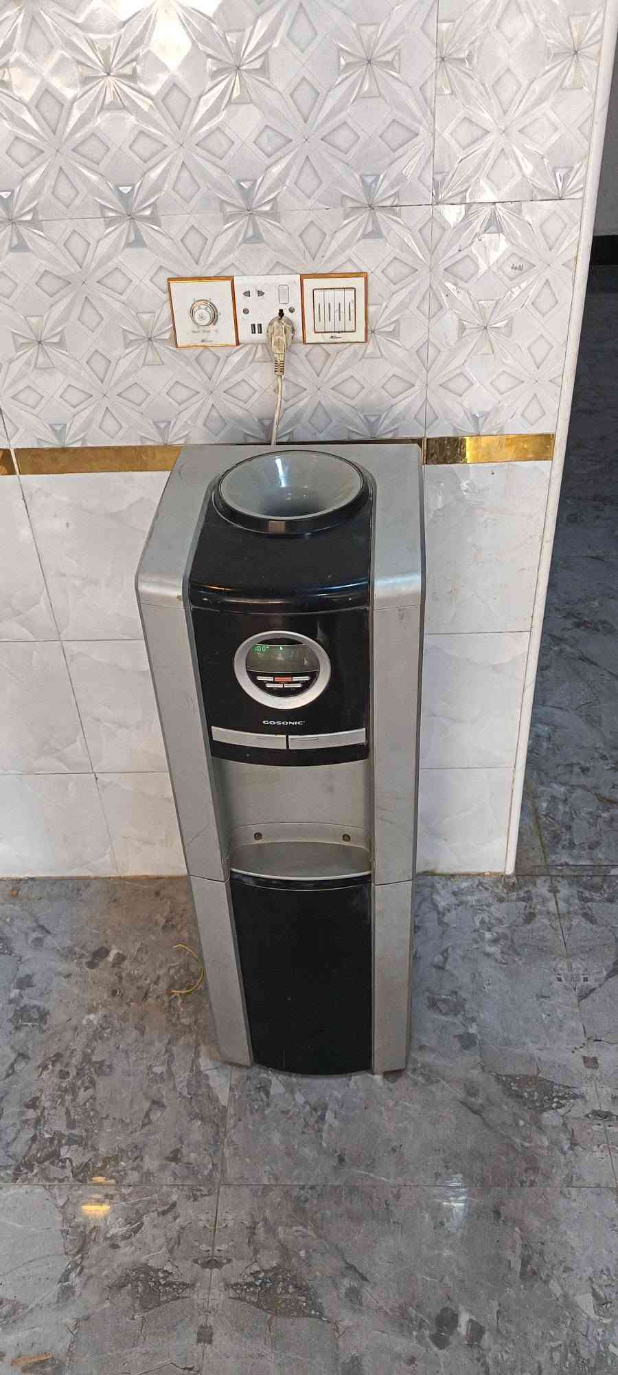 براد ماء للبيع ماء حار بارد وبيه نظام حمايه  شرط مداخل تصليح بسعر ٦٥ الف للتواصل *********** المكان الناصريه الاسكان الصناعي

نص مكتوب في الصور:
- HONOR X9c Smart