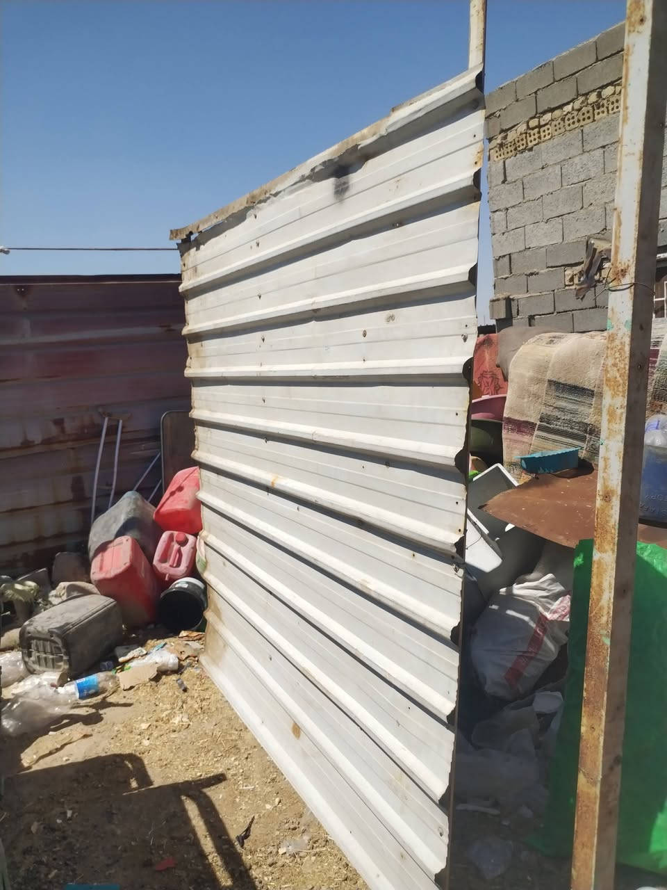السلام عليكم سكيفه تزكام
جينكوات 2 الطول مترين ونص والعرض متر 
حديد درجه اولى عنواني بغداد سبع قصور شارع ابو احمد وهاذا رقمي ***********
