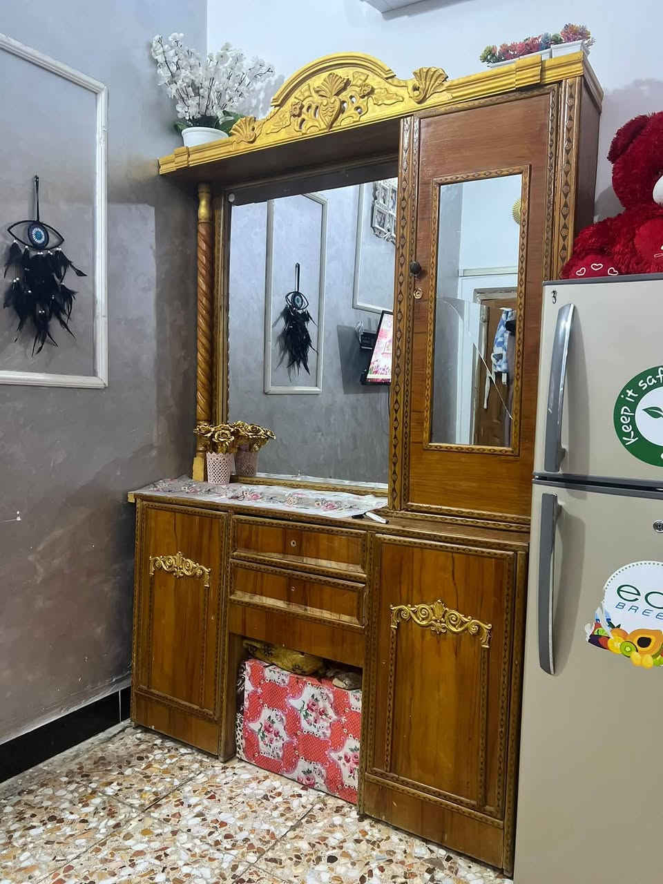 سلام عليكم غرفه للبيع سعره 200بيه مجال 
الف النقل وشد عليك  ***********
