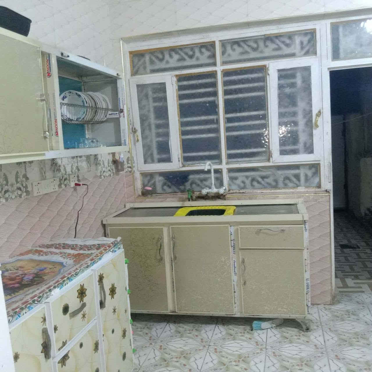 بيت للبيع طابو طابق واحد المساحة 150متر نضيف المكان بحي الزهراء قرب جامع اهل البيت  
استقبال وصالة وغرف نوم عدد 2 حمام داخلي ضمن وحدة من الغرف وصحيات خارجية تهويات ممرت اثنين المكان ديوانية وافق ادمن رجاء او الاتصال *********** ديوانية, القادسية
