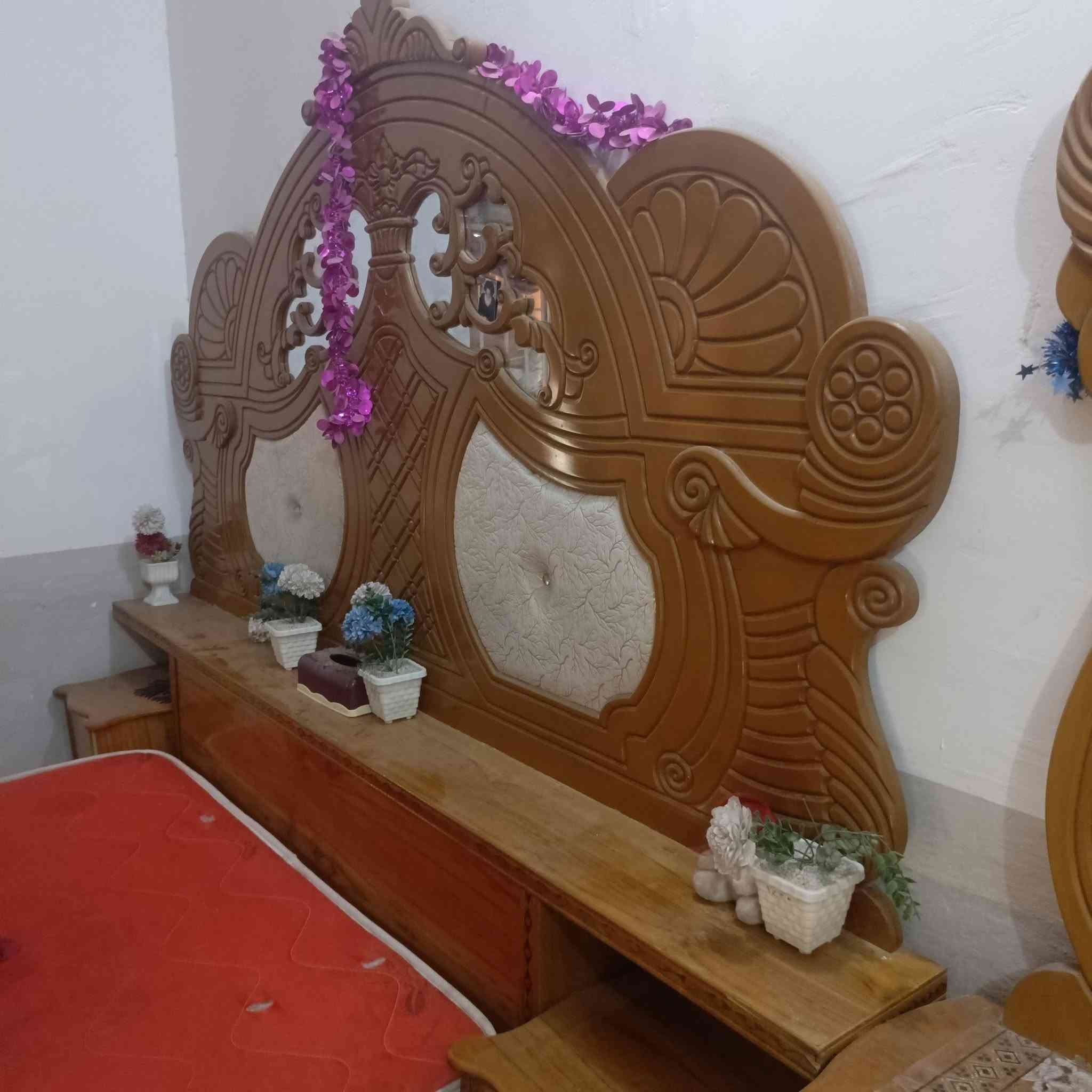 السلام عليكم البيع المكان نجف كوفه عباسيه السعر 750وبيها مجال ***********
