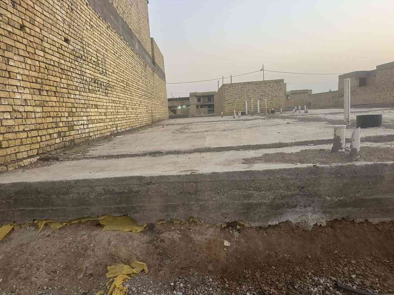 السلام عليكم
رفته للبيع في حي الخضراء مقابيل المعارض 
المساحه 250 متر مربع 
تباع كلها او نصفها 125
مقابيل البيع المباشر 
للاستفسار اكثر الاتصال
على ‏‪***********‬‏
