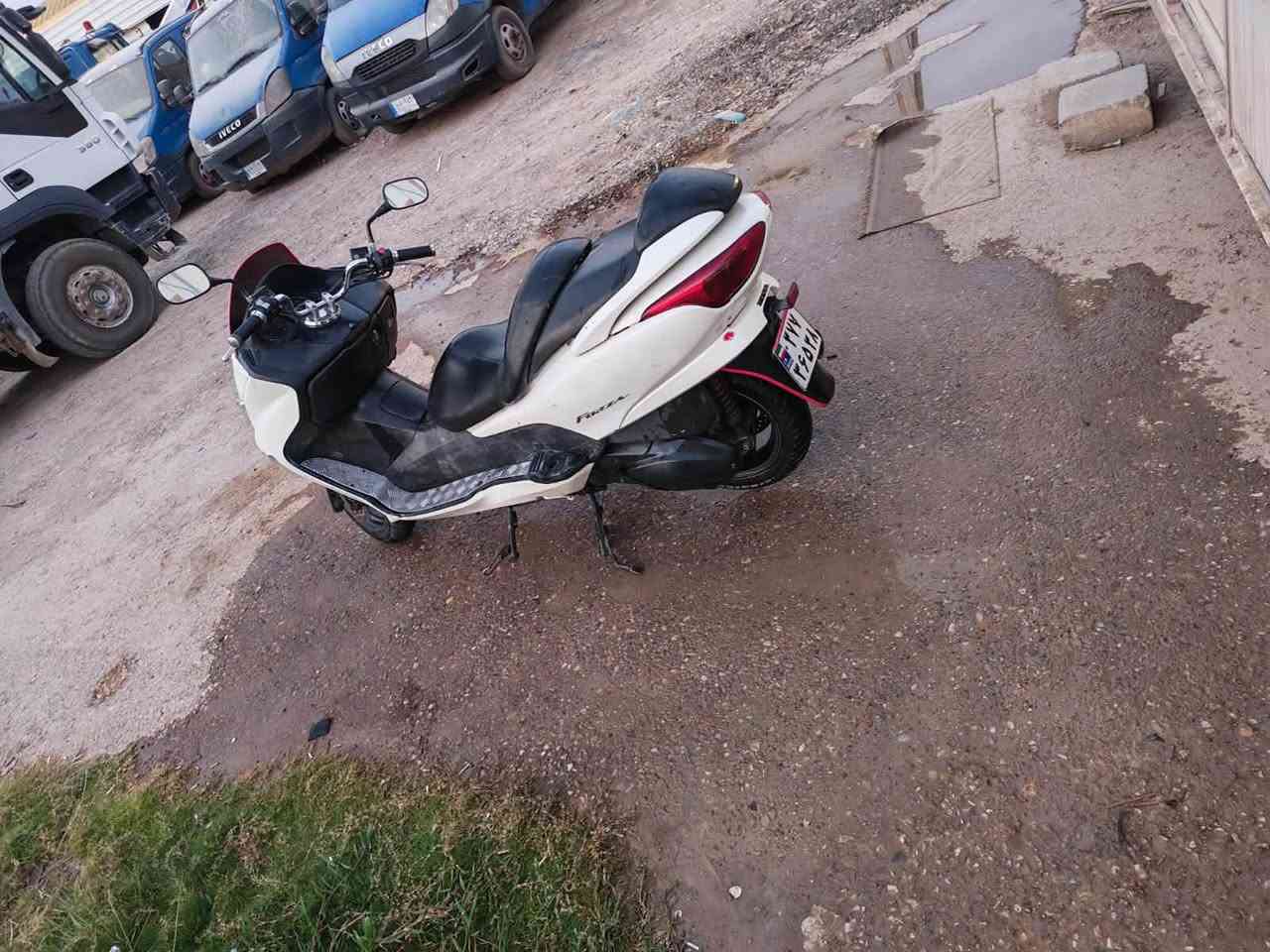 سلام عليكم فورزة 08 عمية بلاد نوزل موديل 17
السعر 800المكان ديالى تقاطع القدس 
الاستفسار ***********
