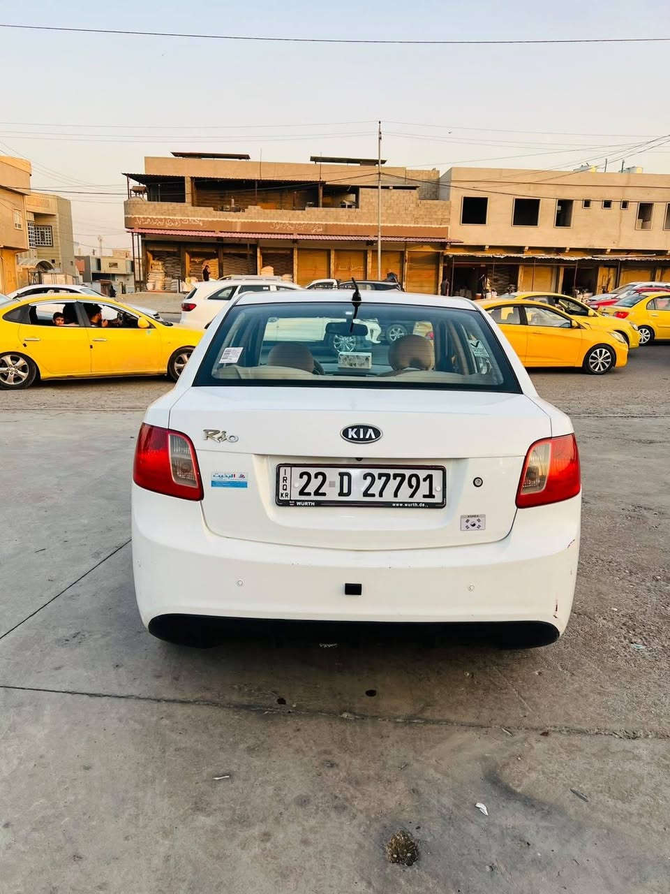 السلام عليكم كيا ريو ٢٠١٢ بسمي بيه كاربون بانزين محرك شرط كير شرط بيه تعديل بارد بالباب شي بسيط السنويه تسقط ب شهر ٨ السعر ١٠٣ وبيه مجال  للتواصل *********** //***********
