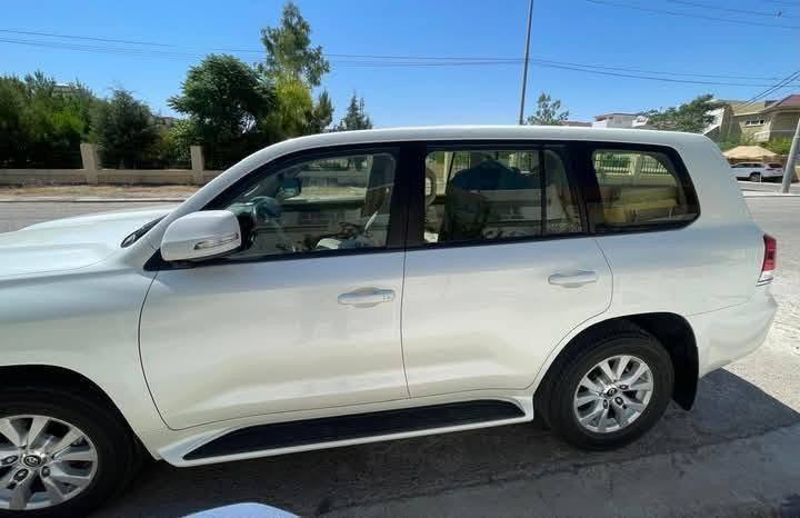 #اعلان_بيع
للبيع: تويوتا لاندكروزر GX موديل 2021
المواصفات والاضافات والتفاصيل كاملة:
 المحرك: 6 سلندر (V6)، سعة 4000 CC.
 المسافة المقطوعة: 50 ألف كيلومتر (حقيقي مشي قليل).
 الصيانة: تبديل الدهن (الزيت) والادامة كلها دورية ومباشرة داخل الشركة.8 اير باك للسيارة مال (منظمات هولندية) ركز منظمات مو شركات 
 الموقع: أربيل.رقم اربيل .
 للتواصل والاستفسار: 📞 ***********

لمعرفه السعر سوي تعليق

لبيع سيارتك راسلنه والباقي علينه

ملاحظه ♦️مدير الصفحه غير مسؤول عن بيع وشراء واصوليات السياره نحن فقط صفحة لنشر السيارات
